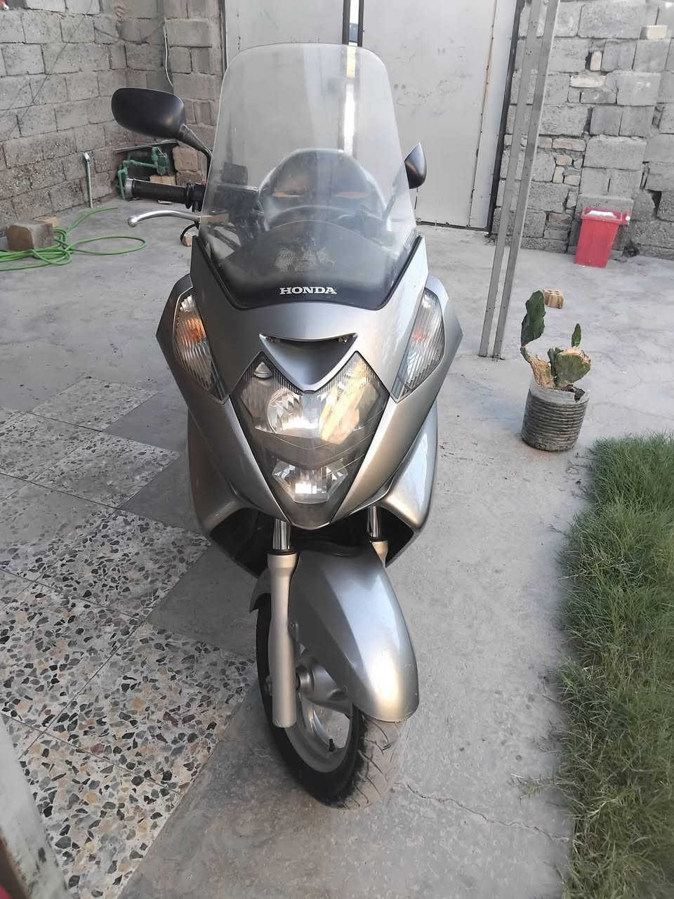 سلام عليكم حبايب سلفر ونج لبيع المحرك 400 وفر دراجه ما مفتوحه مكفولهسعر 16وبيه مال  حماوه 3 بلاديه رقم***********
