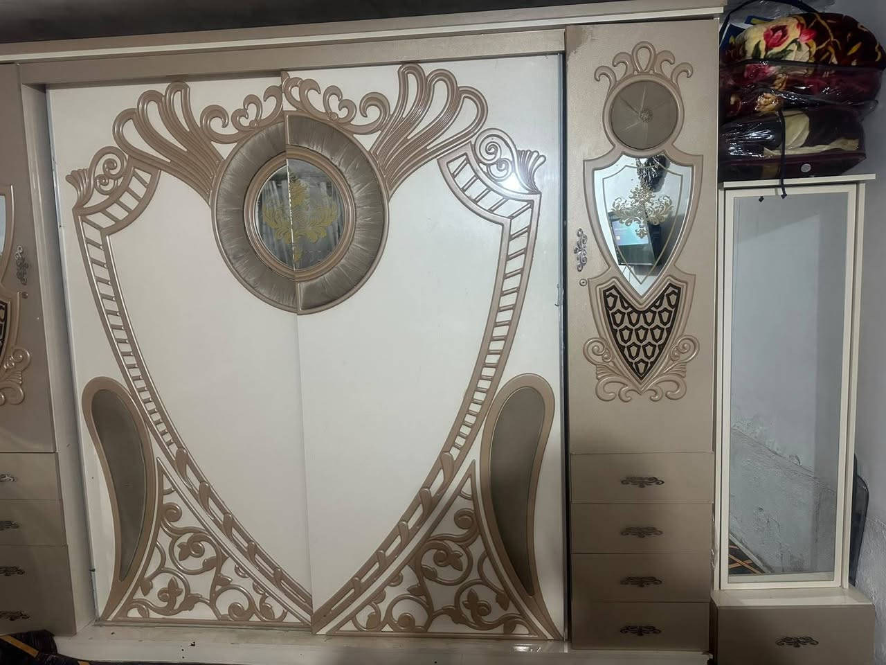 غرفة تركية للبيع السعر 500 وبيه مجال قليل استعمال كلش  قليل بيع لغرض النقل مكاني كوفة براكيه الرقم ***********
