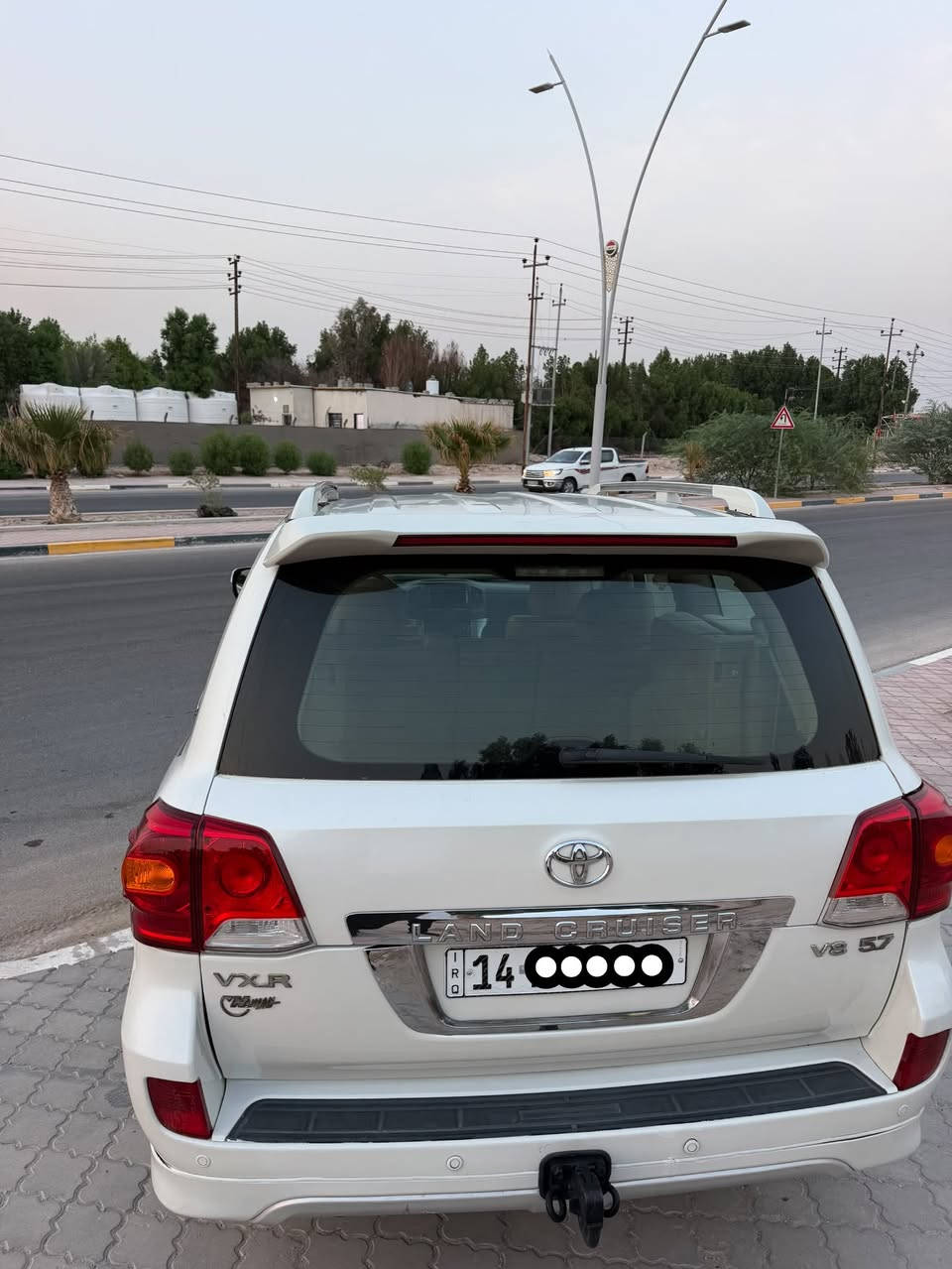 لاندكروز VXR • ٢٠١٠ • رقم بصرة تحويل