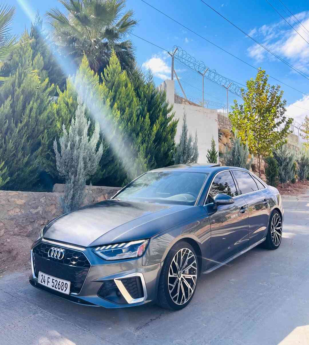 Audi A4 2023 Sline Quattro mild hybrid 
 محرك ٢٠ توربو صندوق و نص بابين كارت و تعديل بدون دواخل .بجم كبس،و خلفي كبس ،ارباك بس دكمة طاگ،٤٢٠٠٠ مايل ماشية،مواصفات فول فول،  موجود بدهوك *********** سعر 188$ رقم و سنوي جديد خمس كاميرا و رادار امامي و خلفي و جانبي بصمة و سلايت و شحن وايرلس  كوشن جلد و خزن و امامي و خلفي هيتر و ستيرن هيتر وبعد هواية دهوك, العراق
