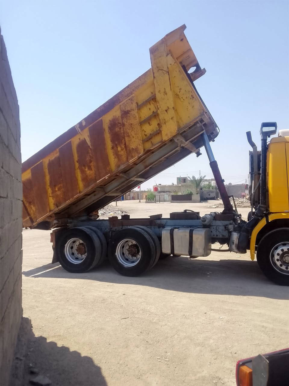 سلام عليكم سيارة للبيع مكينة 6 13 جديد كير 5/5 سعر 110 بيها مجال بدون رقم  *********** ***********
