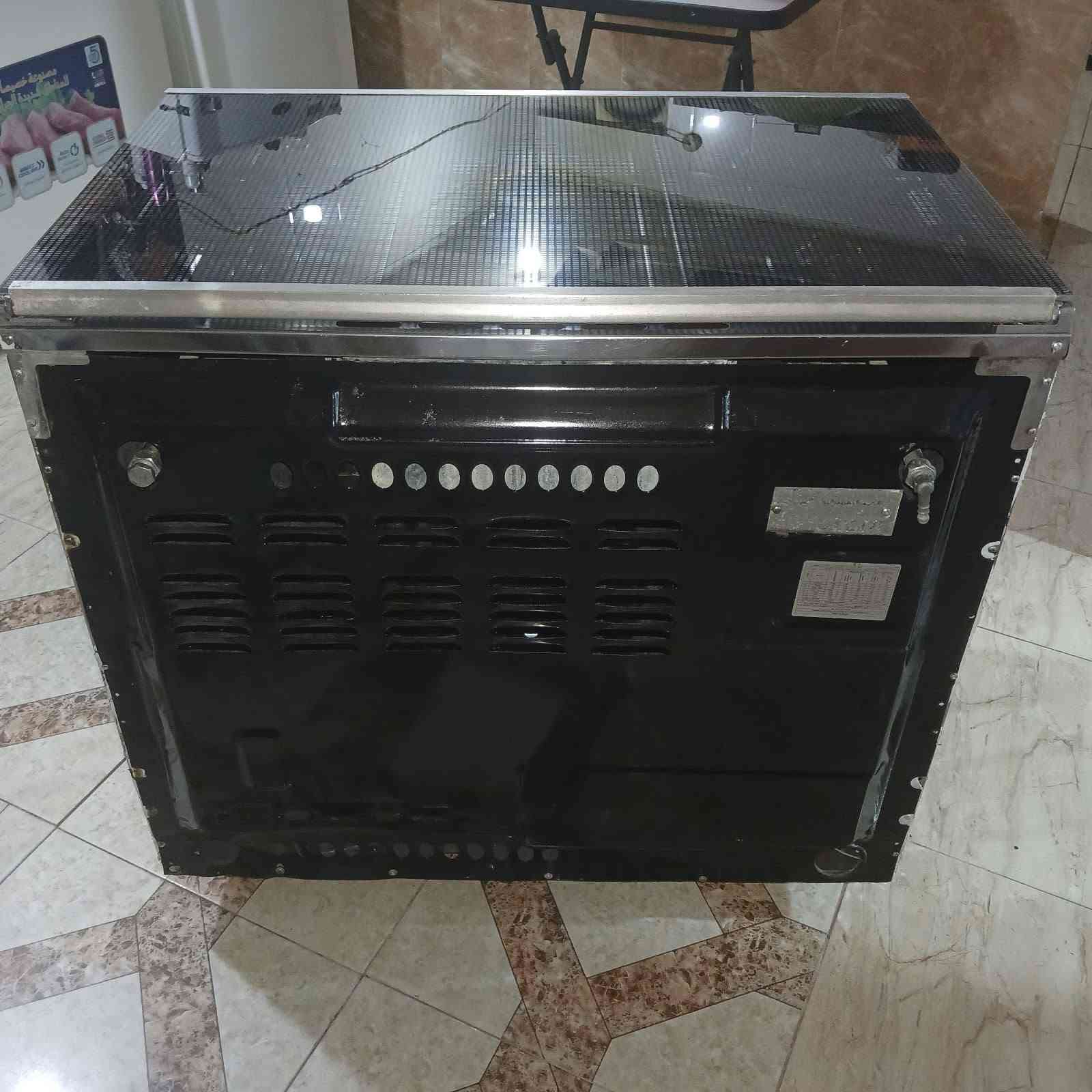 طباخ فريش مصري ٥ مشاعل فرن دكمتين شبيه جديد شرط أو شغال على فحص للبيع
