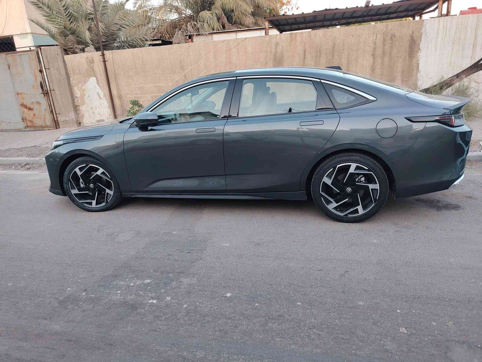 شانجان ايدو بلص ٢٥بضمان الشركه ماشيه39000رايده ب ٢٢٠٠٠٠٠٠وبيه مجال للشرايه بدون حادث ولا صبغ 
واتساب ***********

نص مكتوب في الصور:
-  22000000IQ