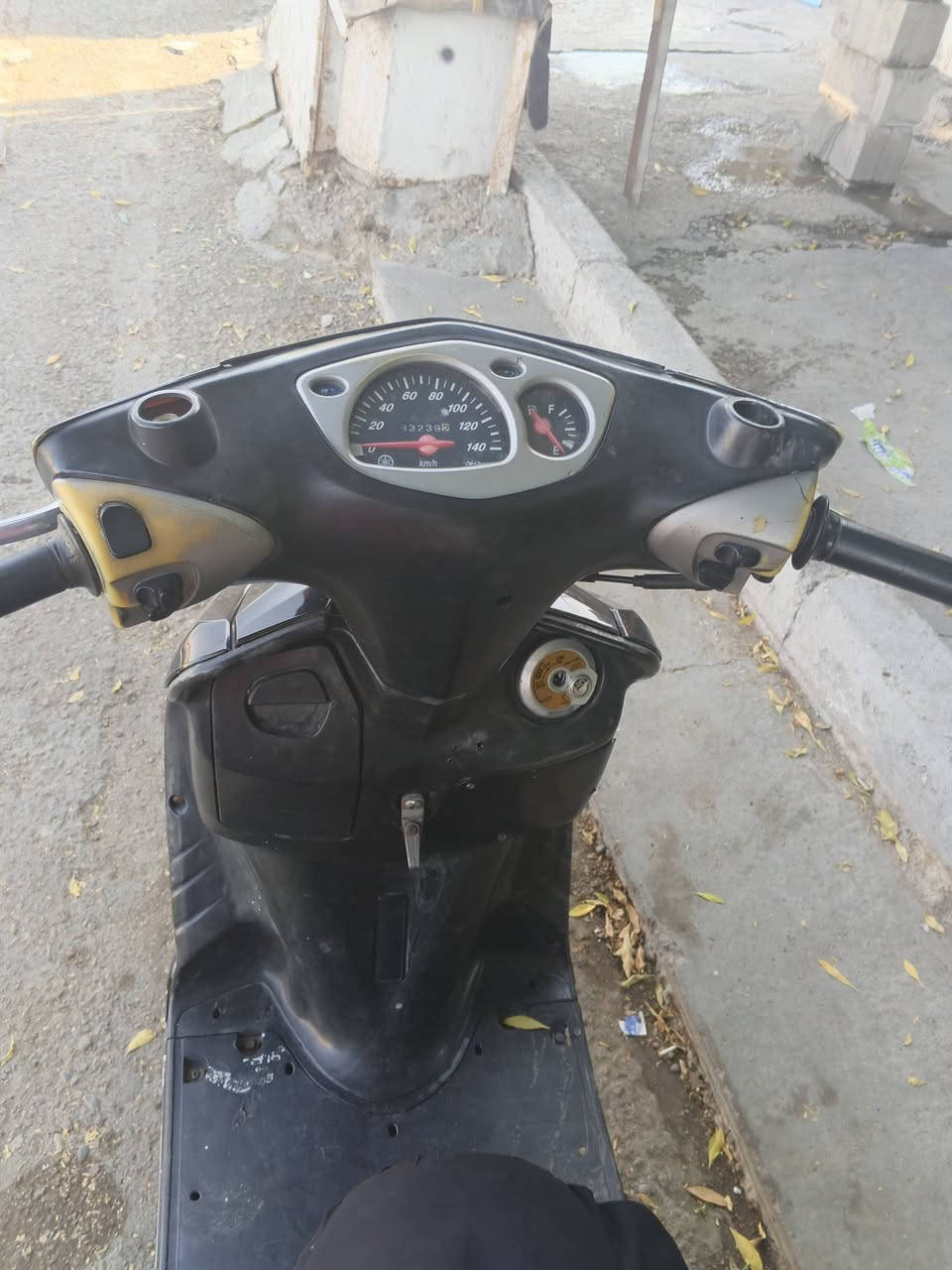 سكنس نثيه • ١٤٠ • اسود