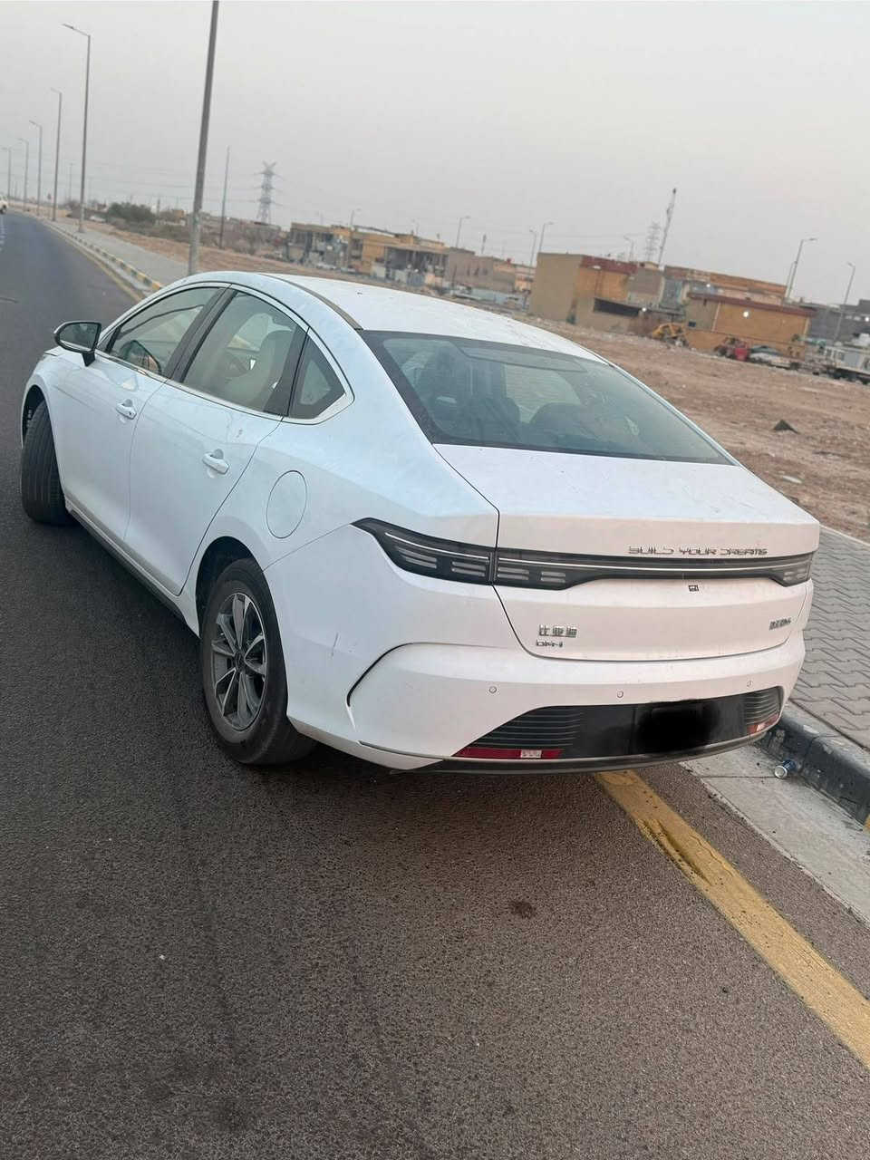 السلام عليكم
بي واي دي دسترويل تترقم بصرة 
السيارة بيهة حادث بنيدهة طار 
وتعورت القمارك ومداكر الجاملغات 
السيارة علة حالهة ابيعها 
السعر ١٧٣٠٠ سباطعش مليون وتلثمية 
للاستفسار ***********
