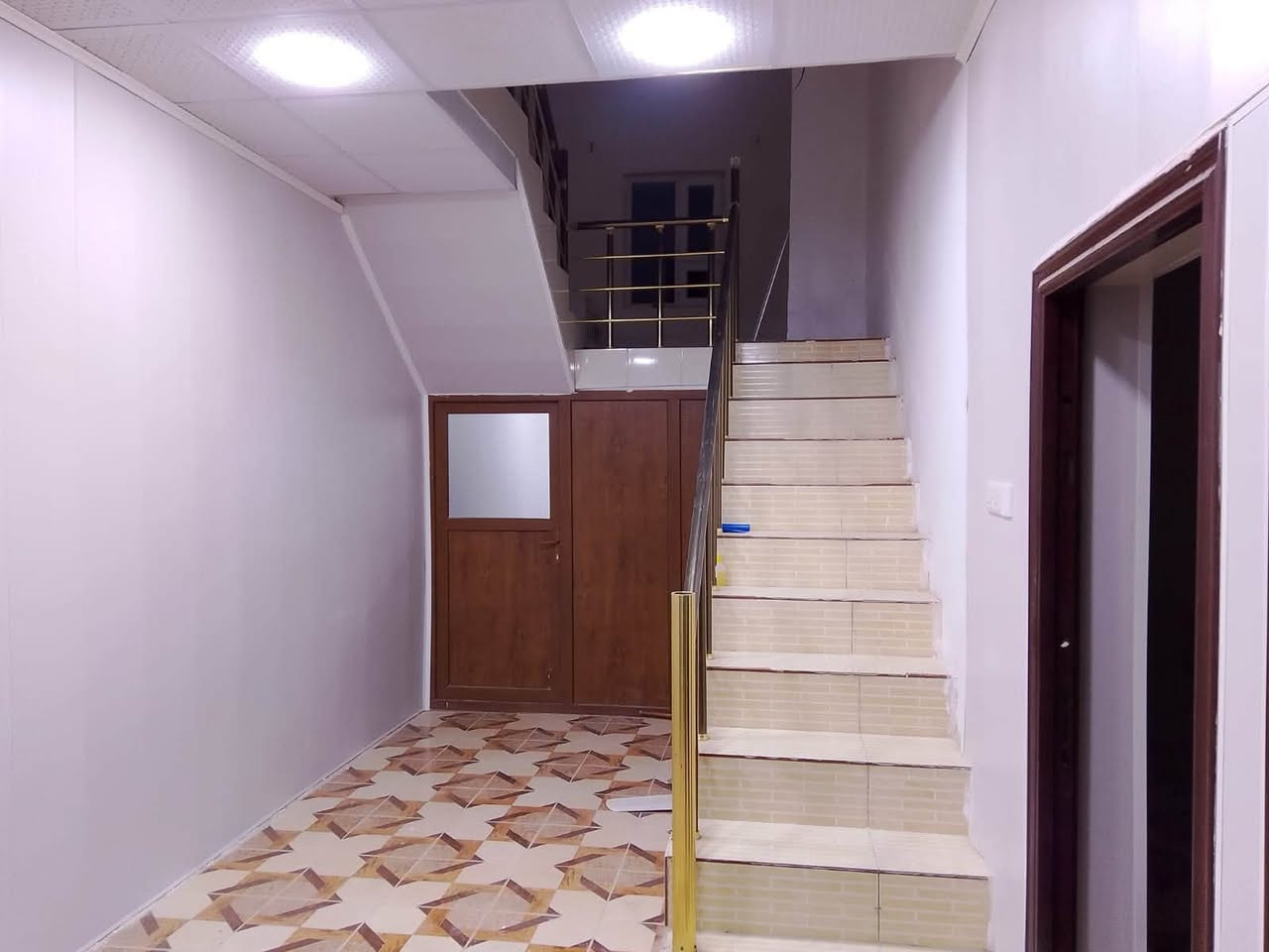 #اعلان 

دار للبيع مساحة 110متر مربع

#المواصفات غرفه نوم استقبال مطبغ صحيات مجمع درج بيتونه غرفه نوم طابق ثاني سيراميك سقف ثانوي جدار تغليف 

#الجنس العقار ماليه 

#السعر 35مليون 

#العنوان ديالى خانقين حي عسكري خلف ملعب 

#اتصال مكتب علي الوندي للعقارات ومقاولات 

***********
