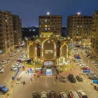 شقة للبيع في مجمع الايادي المساحة: 195 متر الطابق: الثاني الإطلالة: عل...