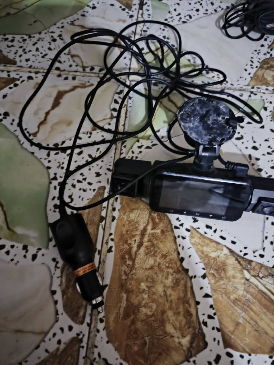 سلام عليكم كامرات للبيع ترهم للتكتك وللسياره وللدراجه مثل ما موضح كامله الوايرات والكامره الخلفيه والكامره الاماميه ملاحضه انو الكامره الجبيره تصور من وره ومن الصفحتين يمنه ويسره واكو هاي العدسه الزغيره هاي الكامره الخلفيه السعر 50 وبيها مجال مكاني بغداد الشعب رقمي ***********
