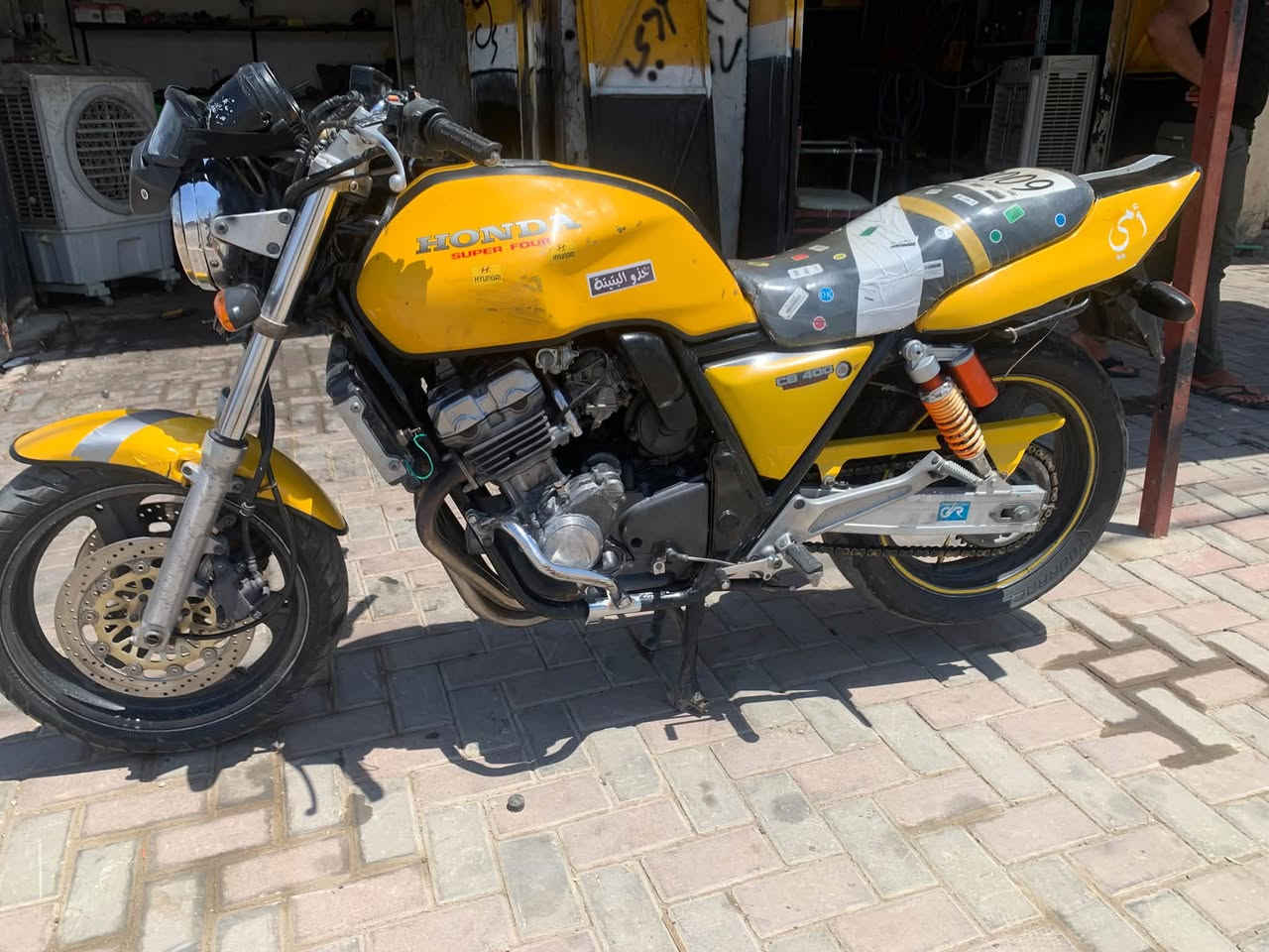 السلام عليكم CB400 للبيع دراجه كفاله عامه محرك شرط ما مفتوح لا صوت ولا بخار نگره سلف كهربائياتها شغاله رونات شغاله دهن مبدله جديد تجي ترايك للبصره  السعر خاص  للستفسار *********** ))
