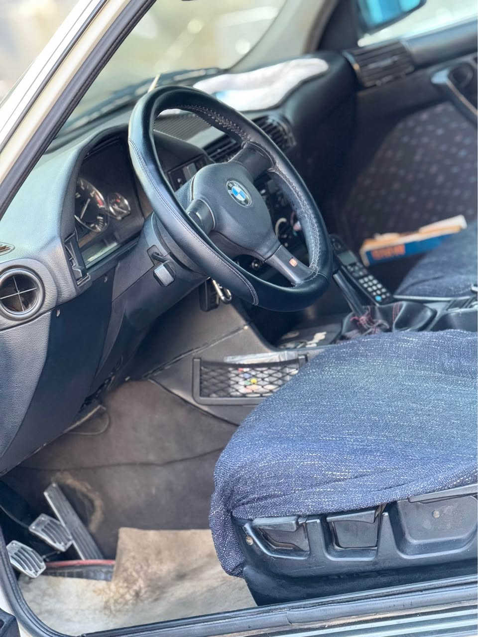 مەکینە m54b30 530  دەبڵ دیجیتاڵ مەکینەی و گێڕی سەقەڕی 2002ی لەسەرە
مۆدێل١٩٩٠
تەنها 2 پارچە و نیوی بۆیاخە بەس بۆ جوانی کردومە
کلاج و عەینەی سپۆرت (SPEC)
صالەنصا هێدەرس 
شوتە سپۆڕت مارکە
ئەکسلی قفڵ
فیتێزی گێڕ (Short Shifter) 
٤ تایە و ویلی لۆک 
گێڕ و مەکینە و ئەکسل بەشەرت
کارەبای و تەبرید بەشەرت
ئەقڵی و تاقم وایەری (Ms43) 
بەقەد ٥٢٥ بەنزین ئەخوات و قوەتی ٥٤٠ بە زیاوە ئەیات 
سەنەوی چەند مانگێکە بەسەر چووە بە شەرتی تەحویل و 
غەرامە 
سەیارەکە هی ماڵی خۆمە مەسرەفێکی زۆری تیا کراوە 
تەنها بۆ فرۆشتنە گۆڕینەوە ناکەم 
تکایە ئەگەر موشتەری نیت با سەری یەک نەئێشێنین 
نرخی ٦٨ گەڵا و مەجالێکی کەم
***********/ *********** السليمانية, العراق
