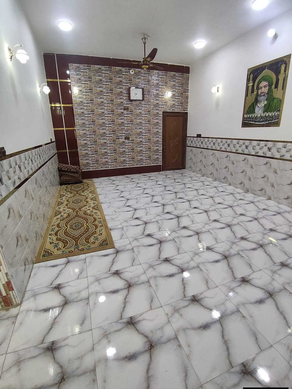 الدار للبيع في الشافعيه قرب سوق قرب مدرسه الشهباء مساحه 240 الرقم ***********
