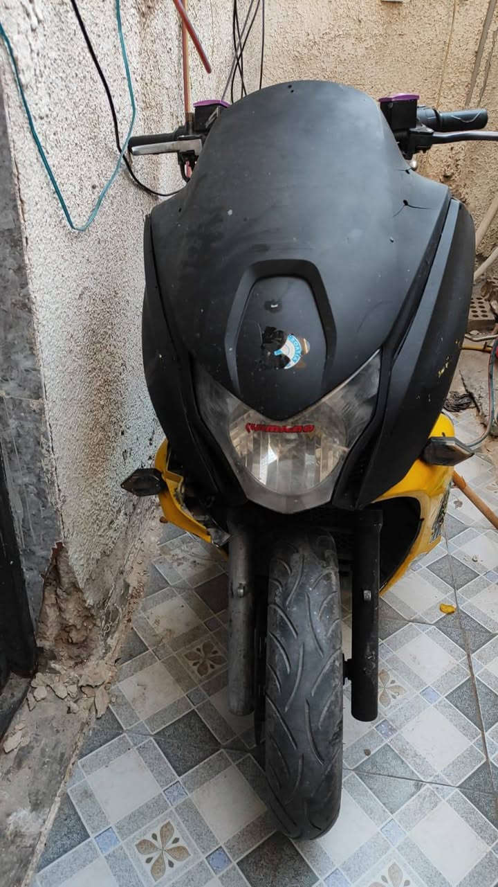 دراجه هوندا فاز دراجه شغاله ابعلك كوم حديد شبيه مابيهة ماعرف متروكه
بيه صالنصه رياضي اصلي وسيبايه ستيل اصليه 
تطلع ادخن تطلع مدري شنو ماعرف بايعلك حديده اوراق موجوده  قفله 500 جماعه ال400و350 لتخابر 
*********** مكاني بغداد واتساب فقط
