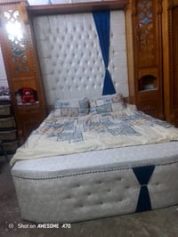 غرفة خشب • عراقي • نظيفة