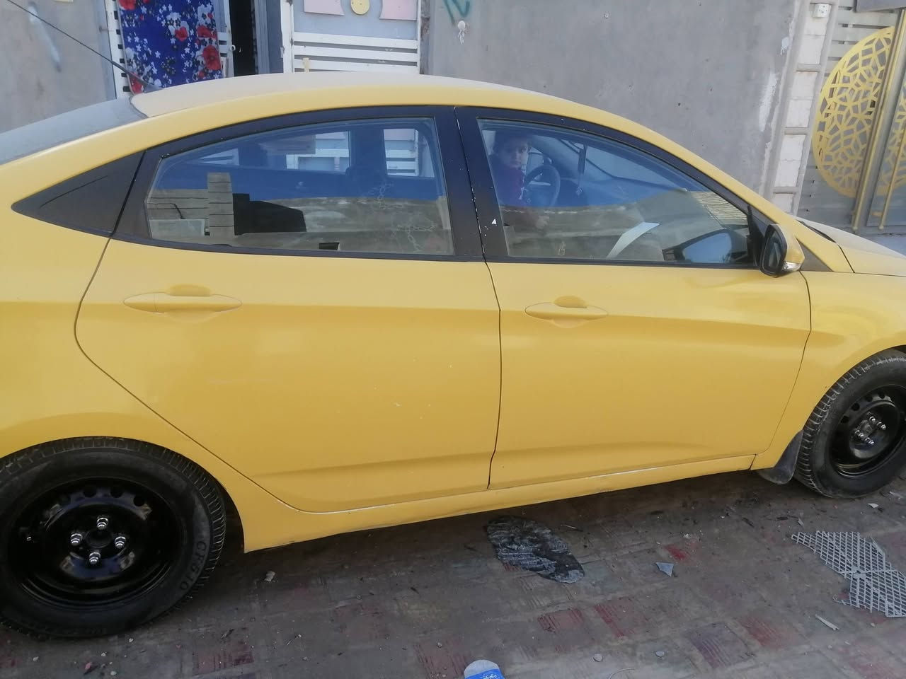 سلام عليكم
اكسنت موديل 12 خليجي رقم بغداد بسمي 

محرك 1600 دوش كير جديد ابو قطره
بيها حادث جاملغ خلفي جه بانزين

والباقي مكفول شواصي لغود تكم قماره مكفوله
مكان بلديات
 ***********
