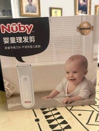 حلاقة آمنة وبدون خوف لمليكك الصغير! 👶✨ماكينة Nûby للأطفال: شفرات ناعمة...