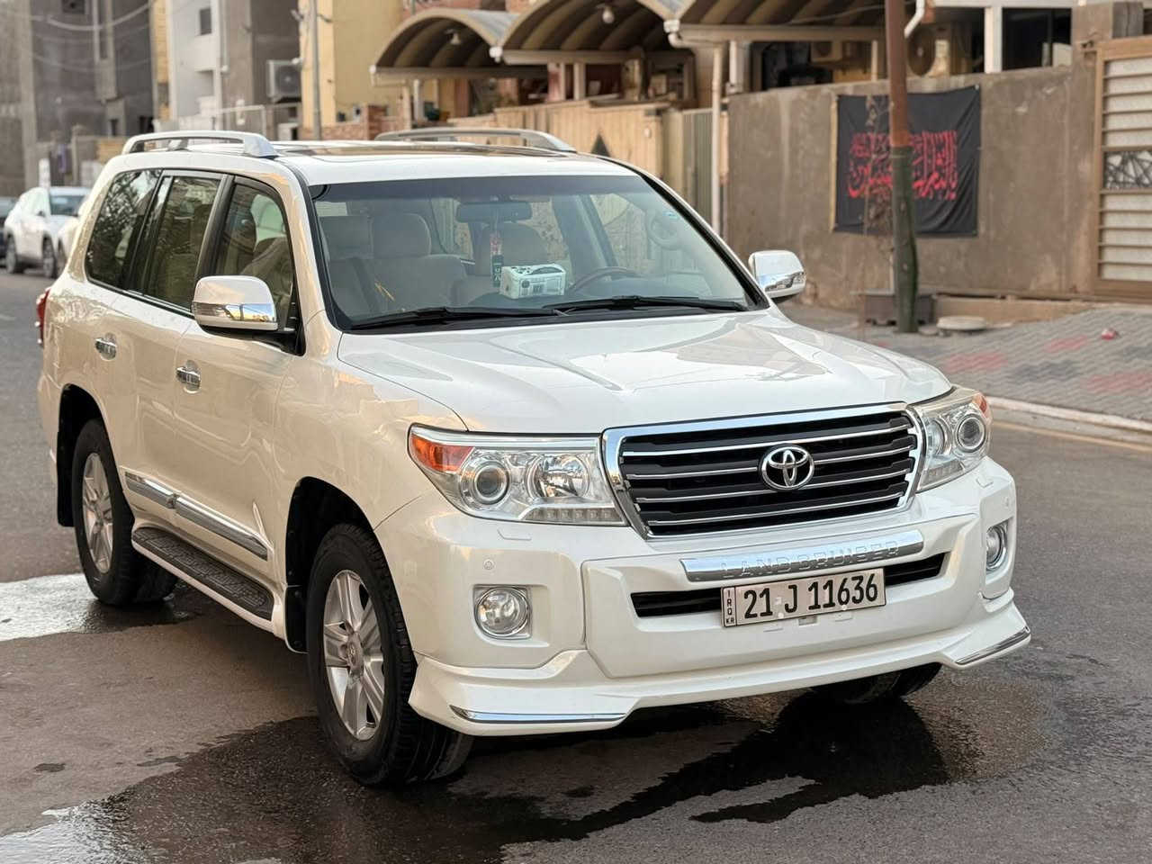 سلام عليكم لاند كروز للبيع موديل 2013 كفاله عامه بريم السعر 342 وبي مجال بسيط  مكينه V6. فتحه سقف شاشه كامره خلفيه فو ويل تحكم سيرن بعد موصفات البريم معروفه رقم دولي تحويل او وكاله للستفسار ***********
