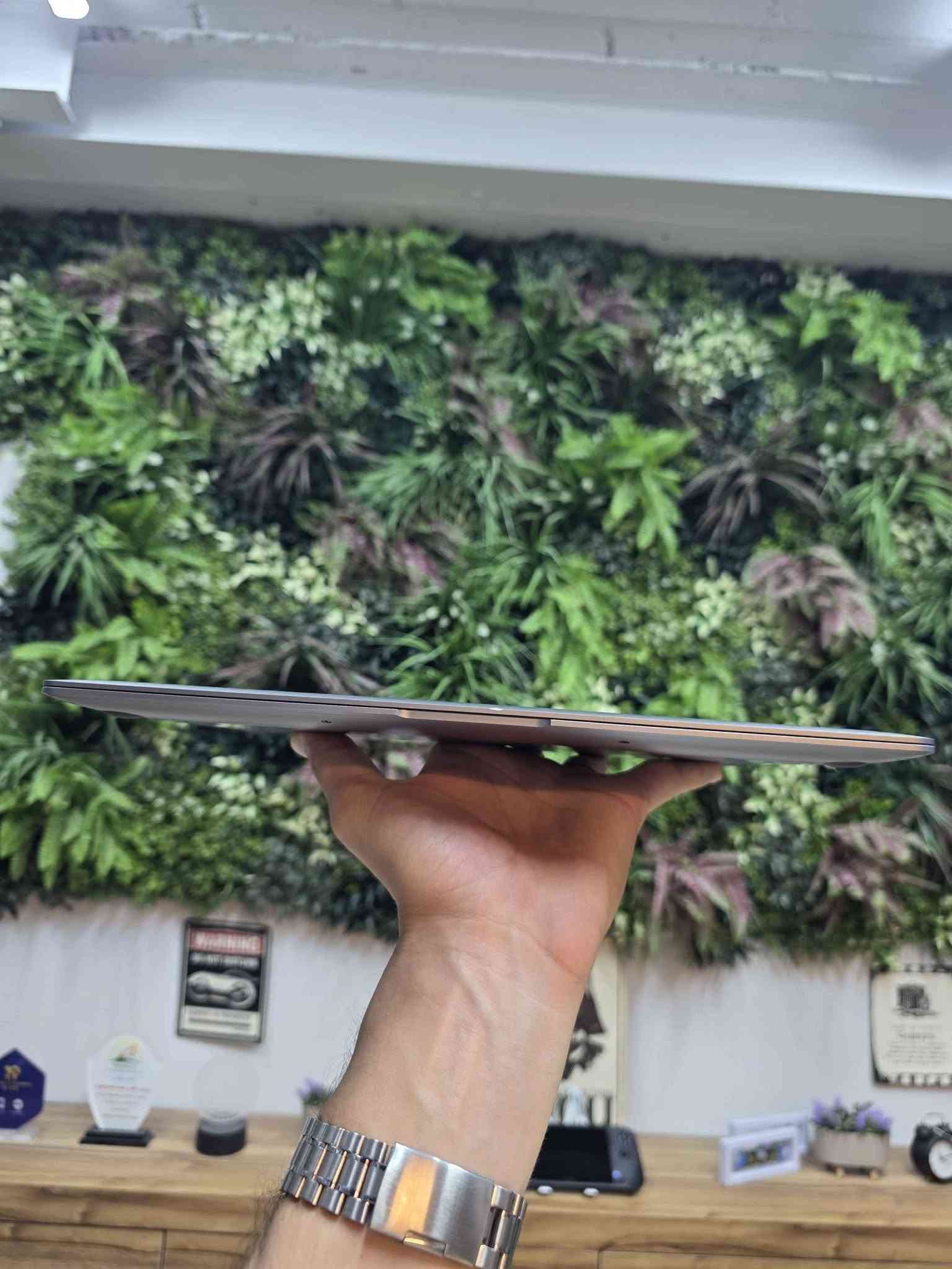 Likely new used macbook air m1 with box and original charger

Chip: M1 8core
Ram: 8gb
Storage: 256gb
Gpu: M1 7 Core

لاپتۆپی ماکبووک ئێرM1
 زۆر خاوێن و بێکێشە 
کارتۆن و شاحینەی خۆی لەگەڵە
پاتری 94%

لابتوب ماك بوك اير M1 
نظافة جدا عالية 
كرتونة و شاحن بلادي موجود أربيل, العراق
