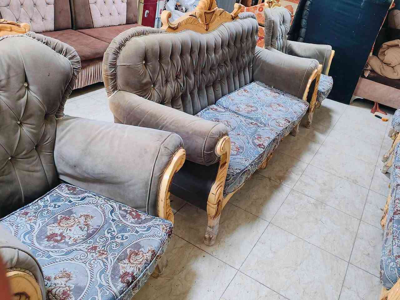 السلام عليكم تخم ملكي 10 مقاعد 6 قطع  فقط يرادله غسل للبيع سعر مناسب 100  الف  مكاني كركوك كوباني اتصال على الرقم ( *********** )
