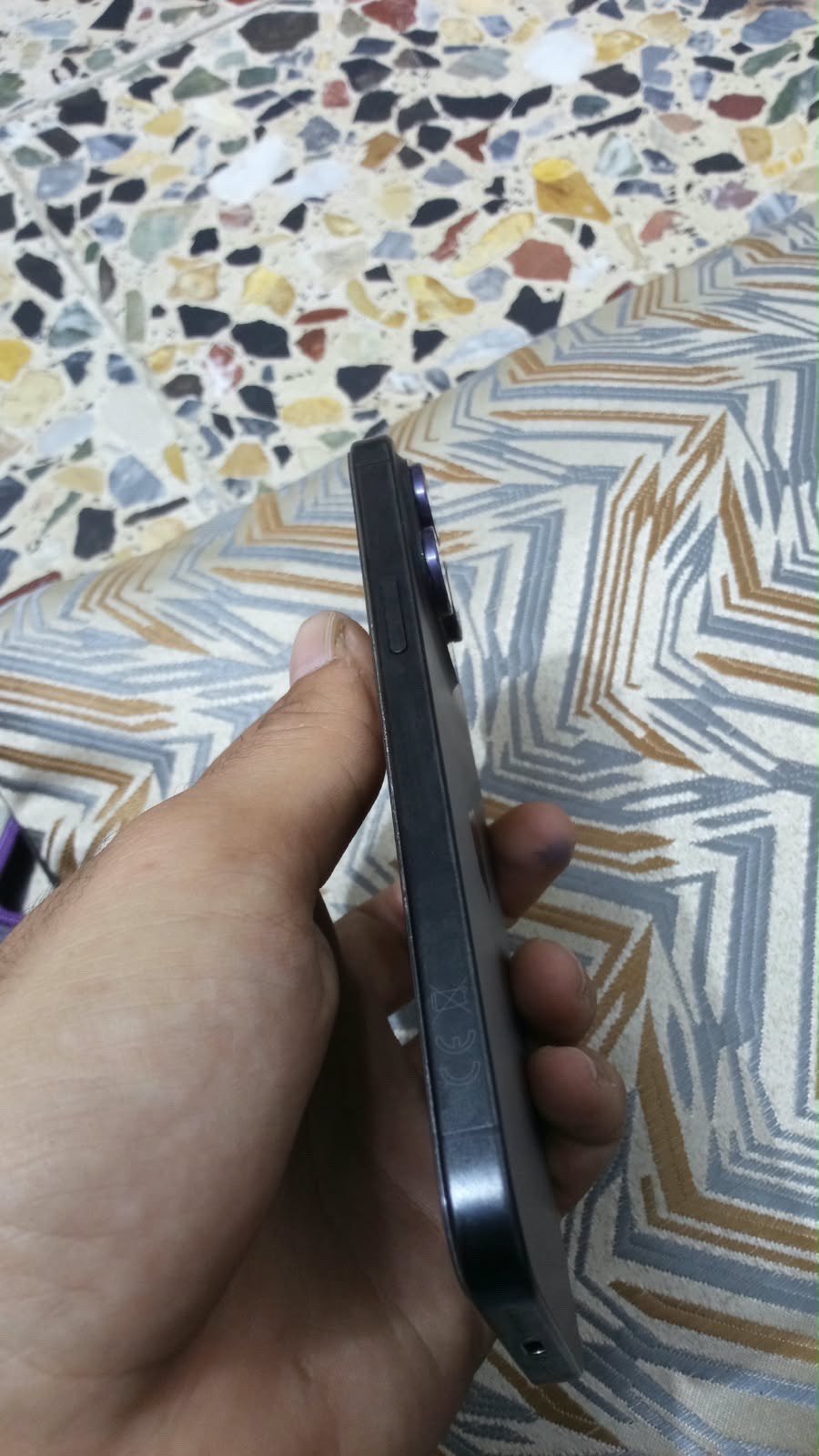 ايفون 15برو ماكس ذاكره 256بطارية 85جهاز برغي ممفتوح بي كلشي ممبدل بي جهاز نضيف كارتونه مالته موجوده سعرها 950وبي مجال بسيط مكاني شعب