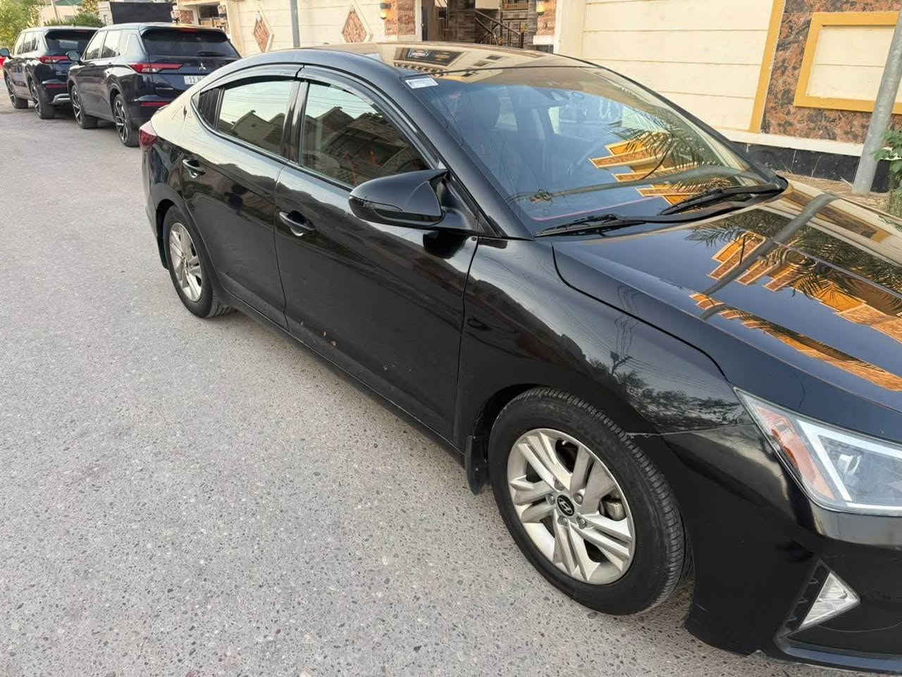 النترا موديل ٢٠٢٠ بيه ٣ قطع وهلا صبغ 
مواصفات معروفه تحديد مسار - رادارات ٣٦٠ 
شاشه كبيره - كامره دواره حساسات ٣٦٠ 
مابيها نقص شي گير ومكينه مكفول ماشيه ٨٣ مايل 
سنويه لحد ٢٠٣١ هزه براد جديد 
السعر ١١٢ وييه مجال بسيط 
مكان السياره ' سليمانيه 
للتواصل ' *********** السليمانية, العراق
