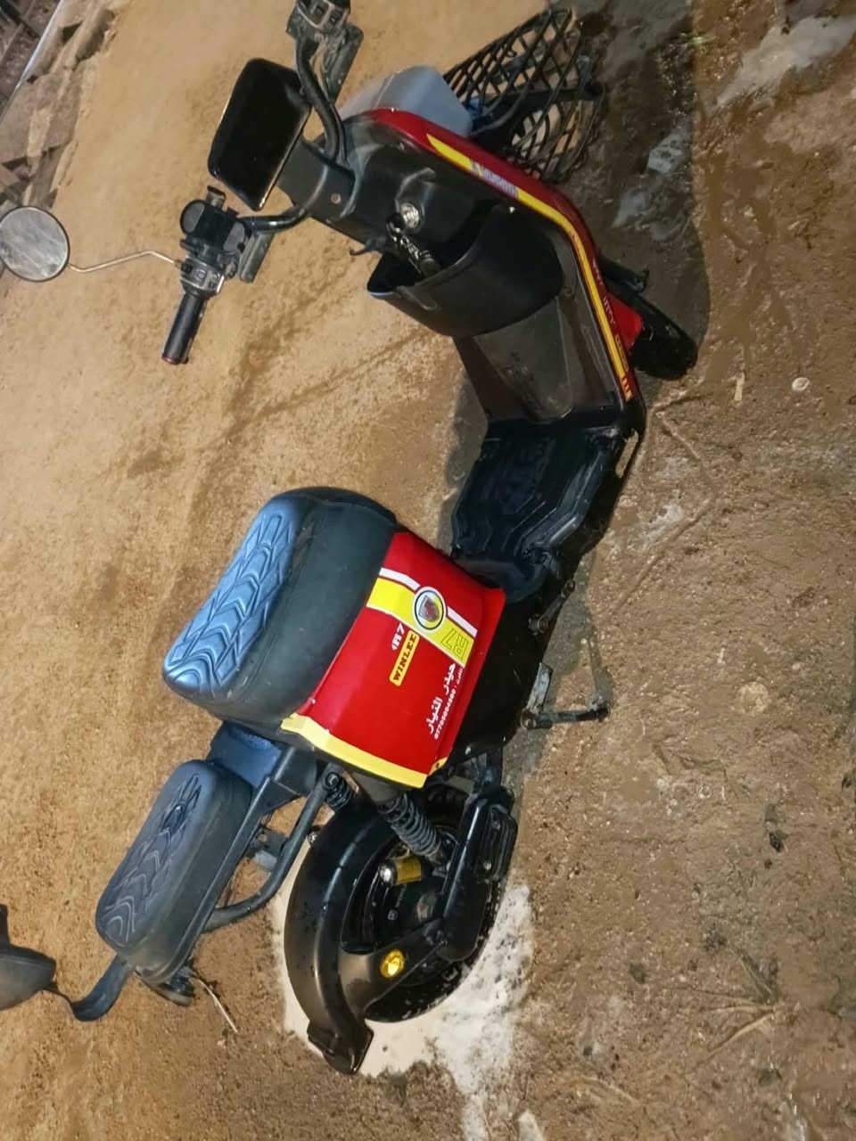 دراجه شحن لبيع ار٧ لبيع كهربائياته شغله بطاريات زينه السعر ٤٠٠ وبيه مجال قليل العنوان ابو الخصيب البهادريه دراجه بيه بس تساكات خلفيه البصرة, العراق
