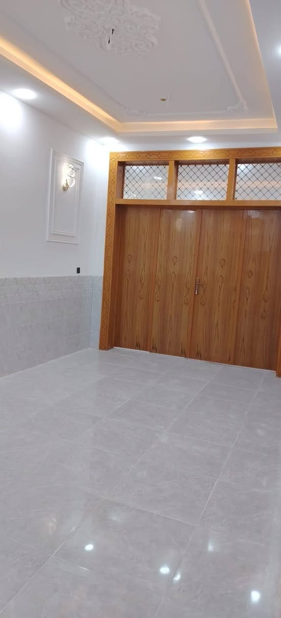 🏡 دار للبيع – حي ميسان | قرب سكلة الكرعاوي
📐 المساحة: 185 متر
📍 الموقع: حي ميسان – قرب سكلة الكرعاوي
📄 الطابو: زراعي – سند 25
🏠 مواصفات الدار:
🛏️ غرفتين نوم
🛋️ استقبال وصالة
🍳 مطبخ
🧱 بناء جديد من الطابوق الجمهوري
🏗️ أساس وسقف صب كونكريت
🚿 حمامات
🌿 حوش
✨ دار بناء جديد، متينة وجاهزة للسكن، وموقعها ممتاز وقريب من الخدمات.
💰 السعر: [اكتب السعر]
📞 للاستفسار: ***********
#دار_للبيع #بيت_للبيع #حي_ميسان #سكلة_الكرعاوي #عقارات_النجف #النجف
