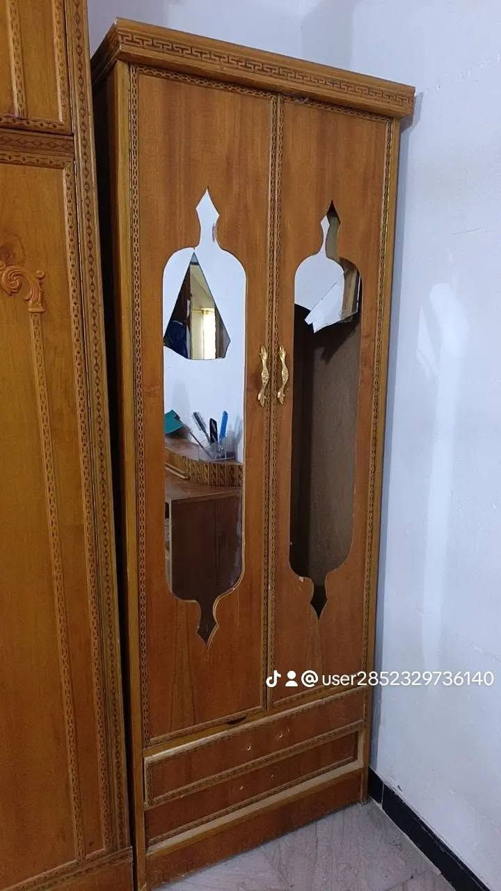 سلام عليكم غرفه نوم للبيع نضافته 80/ 100 نقصهة مرايه لزاويه ومرايه لميز ولباقيات كبالكم لسعر ٤٠٠  ***********واتساب فقط

نص مكتوب في الصور:
- @user2852329736140