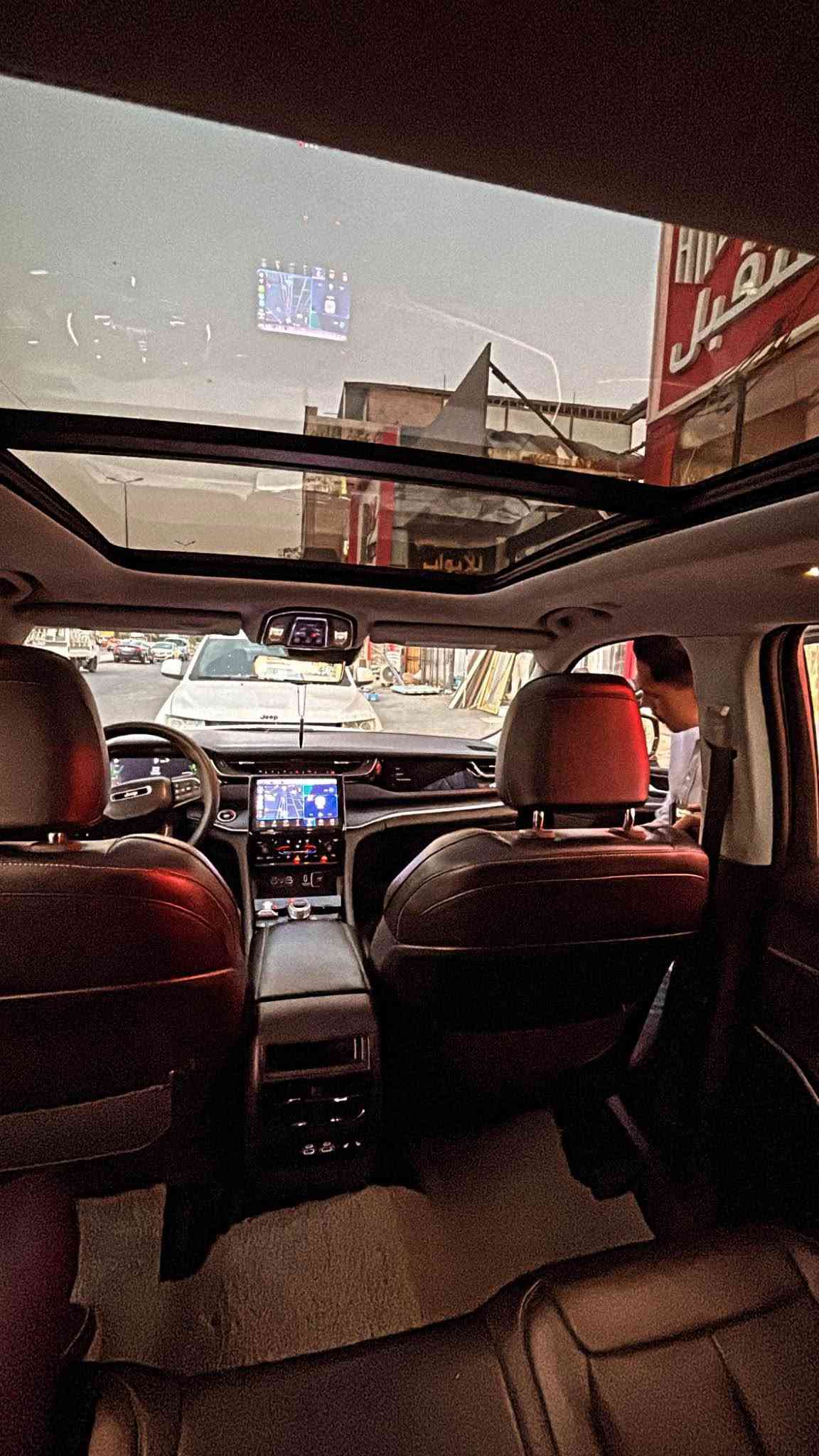 🚙 للبيع | Jeep Grand Cherokee 4xe Limited Plug-in Hybrid موديل 2023 🚙

فرصة مميزة لاقتناء واحدة من أفخم وأقوى سيارات الـSUV الهجينة.

✅ الموديل: 2023

✅ الفئة: 4xe Limited (Plug-in Hybrid)

✅ اللون: اسود

✅ التسجيل: بغداد

✅ الموقع: نجف

✅ الملكية: السيارة باسمي شخصياً

✅ الحالة: حادث خفيف كلش حافة الجاملغ والبنيد  في هيكل السيارة، والسيارة بحالة ممتازة.

أبرز المواصفات:

🔹 محرك 2.0 لتر تيربو مع نظام Plug-in Hybrid بقوة إجمالية 375 حصان.

🔹 ناقل حركة أوتوماتيكي 8 سرعات.

🔹 نظام دفع رباعي Quadra-Trac II.

🔹 إمكانية القيادة الكهربائية لتوفير الوقود.

🔹 شاشة لمس 10.1 بوصة تدعم Apple CarPlay وAndroid Auto لاسلكياً.

🔹 شاشة عدادات رقمية.

🔹 مقاعد جلد كهربائية مع تدفئة للمقاعد الأمامية.

🔹 مقود مدفأ متعدد الوظائف.

🔹 تشغيل بصمة (Keyless Entry & Push Start).

🔹 كاميرا خلفية مع حساسات أمامية وخلفية.

🔹 مثبت سرعة ذكي مع أنظمة أمان متقدمة.

🔹 نظام المحافظة على المسار، والتحذير من الاصطدام، ومراقبة النقطة العمياء.

🔹 مكيف أوتوماتيكي ثنائي المناطق.

🔹 مصابيح LED أمامية وخلفية.

🔹 مغلفه ppf بلكامل 

🚗 سيارة تجمع بين الفخامة، الأداء القوي، والاقتصاد في استهلاك الوقود، ومناسبة للاستخدام اليومي والسفر.

السعر 31 النجف, العراق
