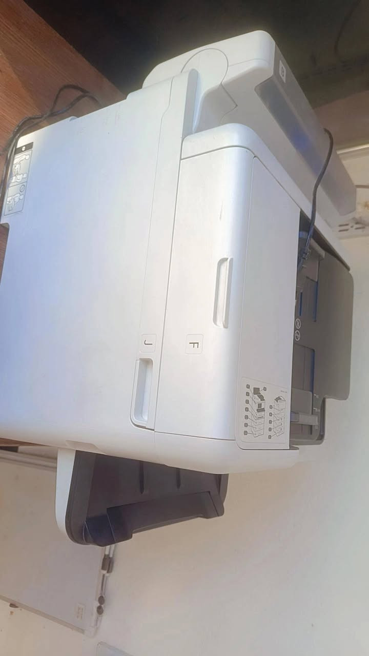 طابعة EPSON نضيفه جدا مثل ما في الصور . للبيع 
باقي التفاصيل تواصل معي عبر رقم الهاتف 
***********
المكان في قضاء الزبيدية
