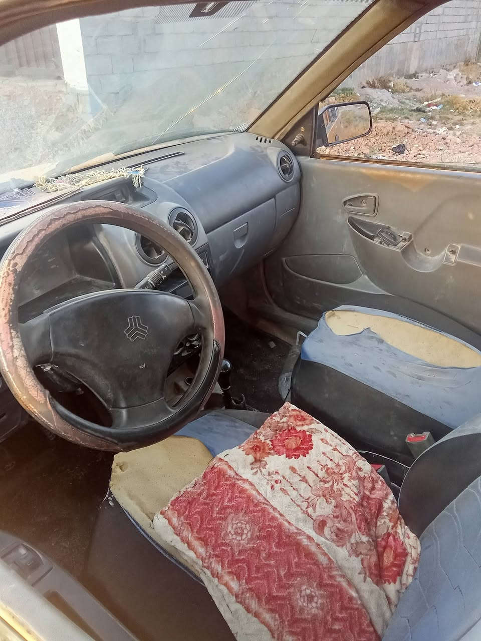 سلام عليكم) عندي سايبة موديل 12رقم احمر 
مكان سيارة ديالئ تفاصيل سيارة دك عل هاتف وتدلل *********** سعر 6ورقات قفلهة
