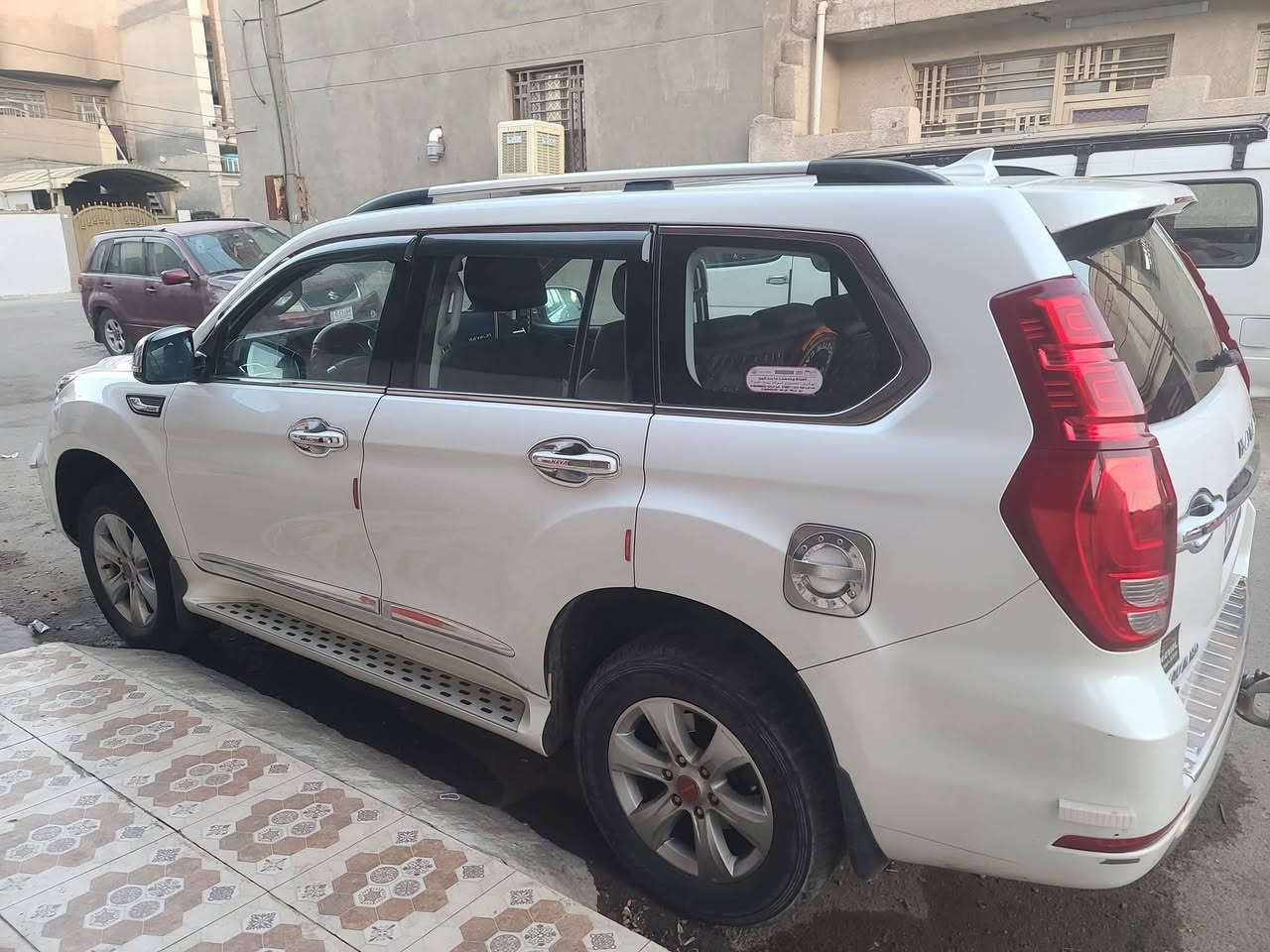 السلام عليكم هافال h9 موديل 2019 محرك 2000 تيربو بقدره ٢٥٤ حصان كير ألماني zf 8  سرعات ماشية ٤٣ الف كيلو بدون صبغ ولا حادث رايدها ١٦٣ وبيها مجال او مراوس ويه شانجان cs35 2019 مكاني الدوره للاستفسار والاتصال ***********
