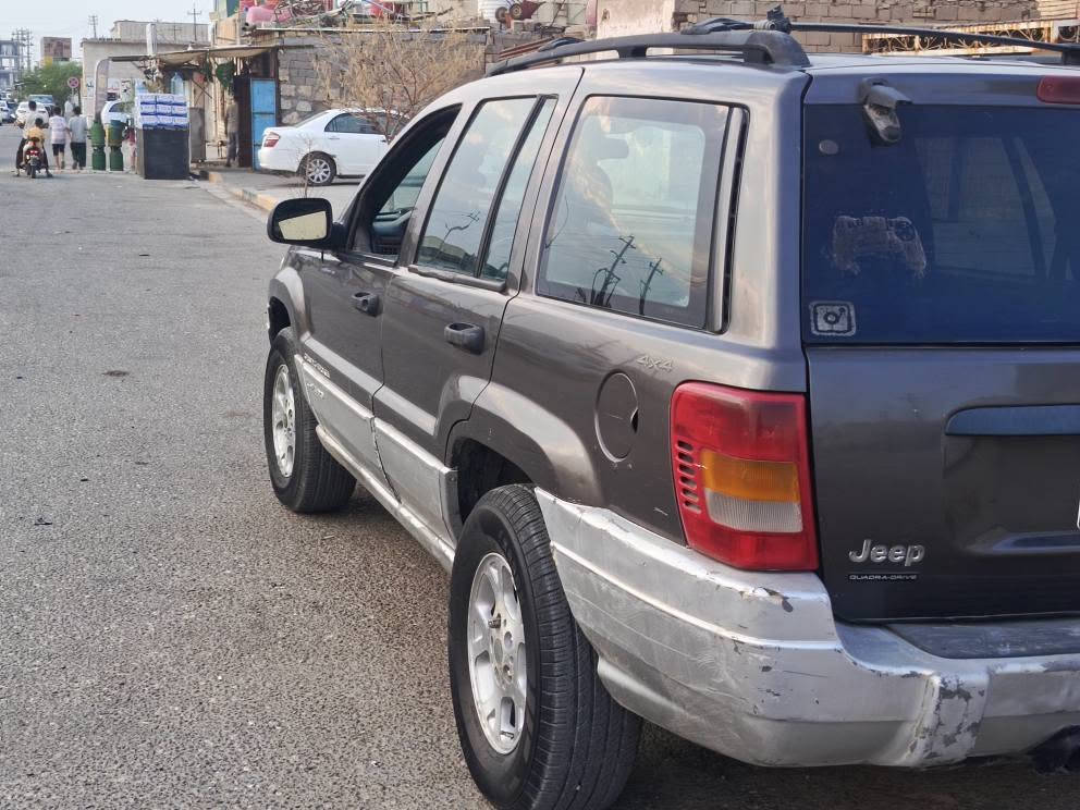 جيب شيروكي موديل 2000 محرك وكير محوره 3000 ديلكو جاهزه حداديه حلوه كهربائيات سنويه 2027مكفوله من الظربه تخم تاير السعر 38 العنوان بصره *********** التبريد نقص بس راديتر اماميه البصرة, العراق
