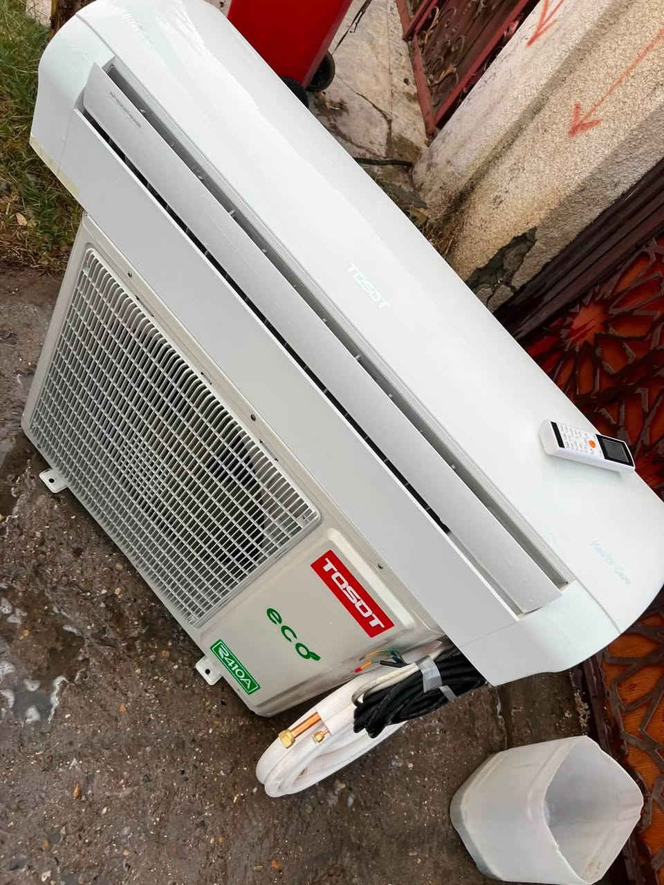 السلام عليكم اخوان سبلت للبيع توسوت ثنين طن حديث السبلت بعده جديد مستعمل قليل نظافة 90/100 كامل مكمل غاز R410 مفول وعل فحص ماطور T3 بلادي تبريده ثلج ☃️❄️🧊  السبلت راديتراته بعدهن صفر السبلت مغسول وجاهز بس شد السبلت كلشي يشتغل بي حساسات الشاشه السبلت مع كامل ملحقاته بواري جديد بل كارتون وايرات ريمونت السبلت بلادي مكفول من فتحت البرغي
ملاحظة السبلت فقط ملغيه التدفئه 🔥❌
السبلت تاخذه من باب بيتي وبي ضمان 
التوسوت معروف بتبريده وتدفعه القوي 
السعر : 400 وبي مجال كلش بسيط  
للاتصال : ***********
الموقع : بغداد شارع فلسطين
