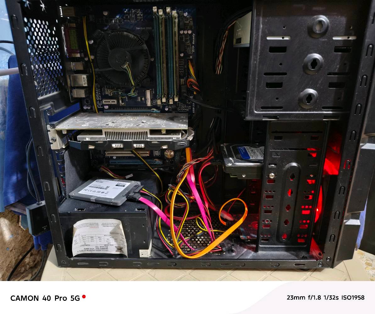 السلام عليكم PC GAMING للالعاب المتوسطه والقويه على اعدادات منخفضه 
‏مواصفات ال PC:
‏CPU : I5 3570
‏RAM : 8 DDR3
‏GPU : GTX 1050 TI 4GB MSI
‏PSU : 600W
‏STORAGE : SSD 120GB Lexar + SSD 240GB Kingston + HDD 500GB + HDD 230
‏يعني اربع هاردات 2 SSD و 2 HDD
‏
‏الملحقات:
‏شاشة LG حجم 19 75Hz
‏ماوس كيمنك RGB
‏ماوس باد Battelfeild
‏وكيبورد كيمنك RGB
‏UPS 850 Tiger بحاله ممتازه استخدام بسيط
‏السعر 375 وبي مجال حك الجيه للتواصل ***********
‏الاستفسار عن باقي التفاصيل واتساب على الرقم اذا تريد اصورلك الالعاب واداء الجهاز
‏والي ما يعرف الاسعار لا يجي يعلق ويقطع ارزاق العالم 
‏ابحث على اسعار القطع وتعال سولف 
‏ملاحظه / ما عـــنـــدي توصــــيــــل