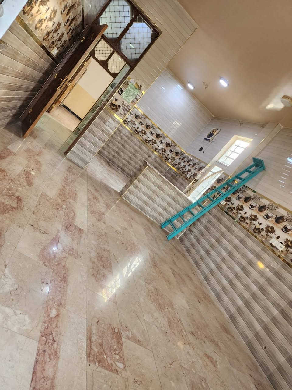 بيت للبيع / العنوان / حله السياحي  قريه الدولاب يبعد عن الشارع العام ١٠٠ م بل نزله مال البدعه عرض الشارع ٨ م  / المساحه ٤٠٠ م  سند ٢٥  شرط التحويل  عدد الغرف ٢ جوه ١ فوك 
بيت متكامل مرمر جدران وارضيه الاستفسار 
***********
***********
اتصل
