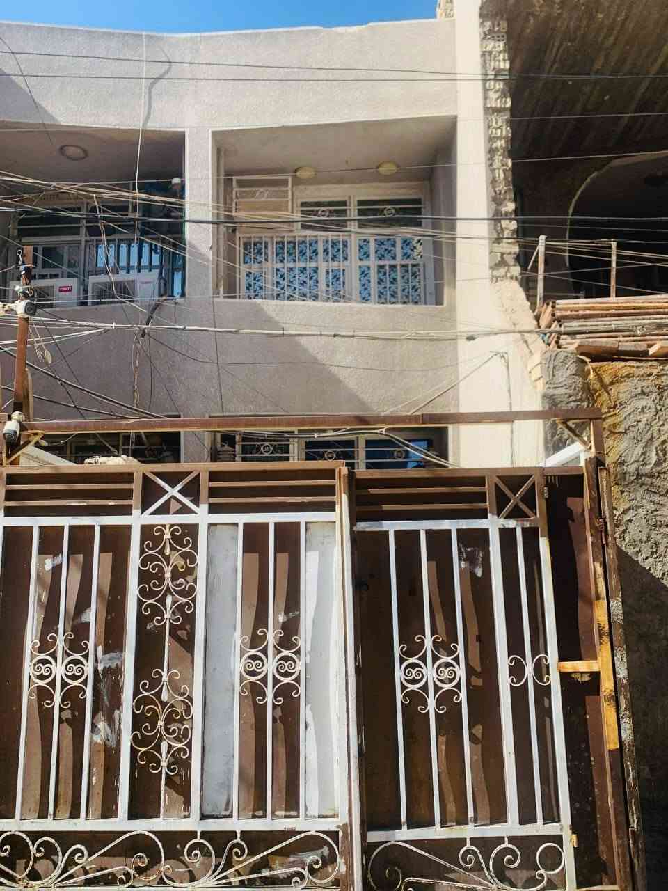 دار للبيع ٦٠م واجهة ٣نزال ٢٠ الامين الثانية قرب منتزة الاخيضر خلف ماركت الشارقة شارع الصيدليه النظامية طابو ملك صرف بناء،حديث درجة أولى طابقين كرانيت مرمر سيراميك الطابق الأول طارمة صالة حولي درج حمام ترك غرفة الطابق الثاني غرفتين نوم بيتونة صطحين  بيت جاهز للسكن السعر ١٣٥وبي،مجال للاتصال ***********
