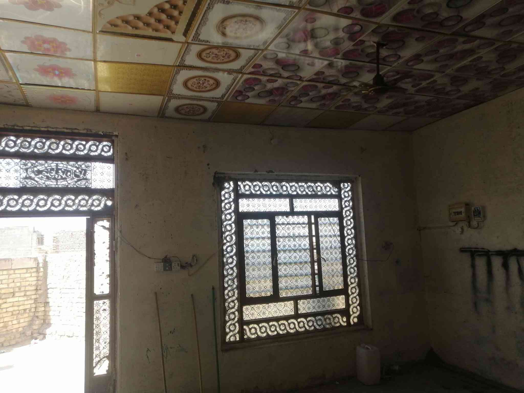 السلام عليكم
مشتمل 200 قاط ثاني درج خارجي
يحتوي على غرفتين وصاله ومطبخ وسطح وصحيات داخليه
العماره حي الغدير الشارع 20 المقابل أسواق فطومه وبصف المدرسة الصينيه الأولى
اجاره 175 الف
الاستفسار *********** واتساب
