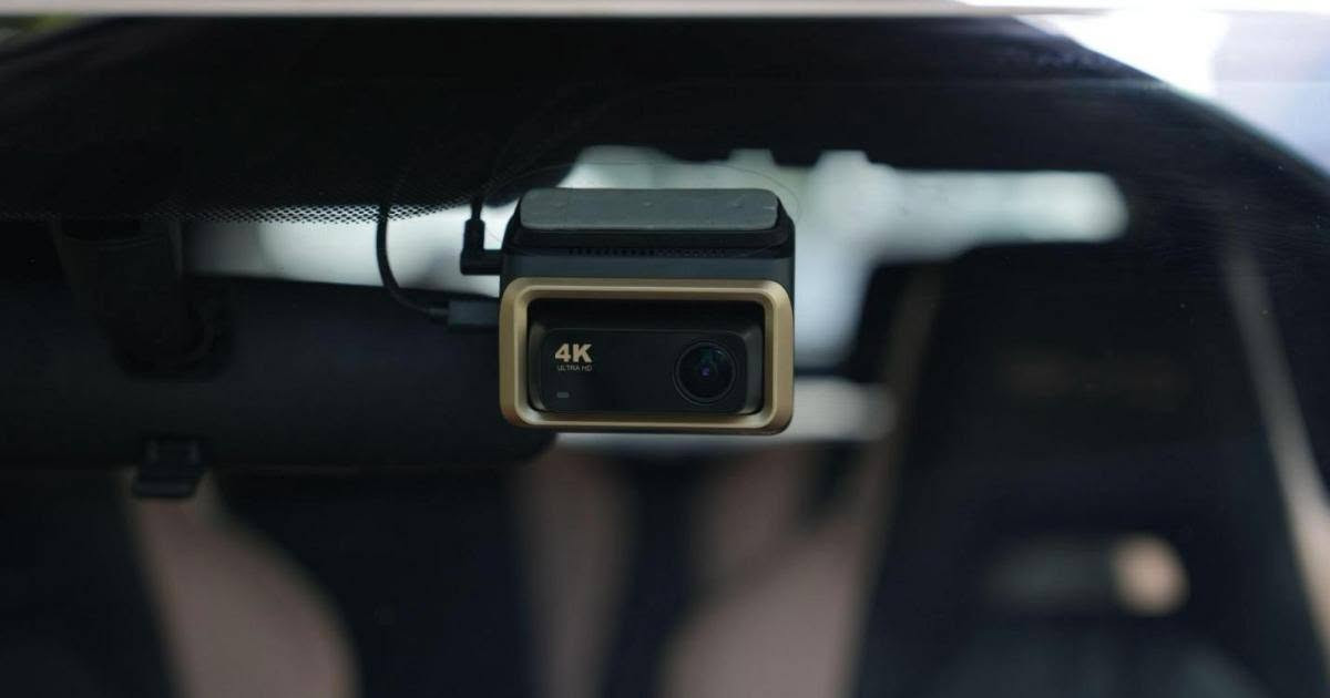 للبيع DDPAI Z60 Pro – Dual Channel 🔥
***********

داش كام احترافية أمامي + خلفي من شركة DDPAI، تصوير أمامي 4K HDR مع حساس Sony STARVIS 2، وتصوير خلفي 1080P HDR.

✅ تصوير 4K أمامي
✅ كاميرا خلفية 1080P
✅ Sony STARVIS 2
✅ تصوير ليلي NightVIS 2.0
✅ HDR
✅ Wi-Fi 5GHz لنقل الفيديو للموبايل
✅ GPS
✅ ذاكرة داخلية 32GB
✅ تدعم MicroSD حتى 512GB
✅ مراقبة السيارة أثناء الوقوف
✅ Super Capacitor مناسب لحرارة السيارة
✅ Dual Channel أمامي + خلفي
✅ العلبة والملحقات موجودة

السعر: في السوق 290   السعر النهائي 200 ألف دينار 

الجهاز نظيف جدًا وحالته ممتازة، والبيع بسبب عدم الحاجة إليه (الكاميرا غير مستخدمة نهائيا) 

***********

***********
