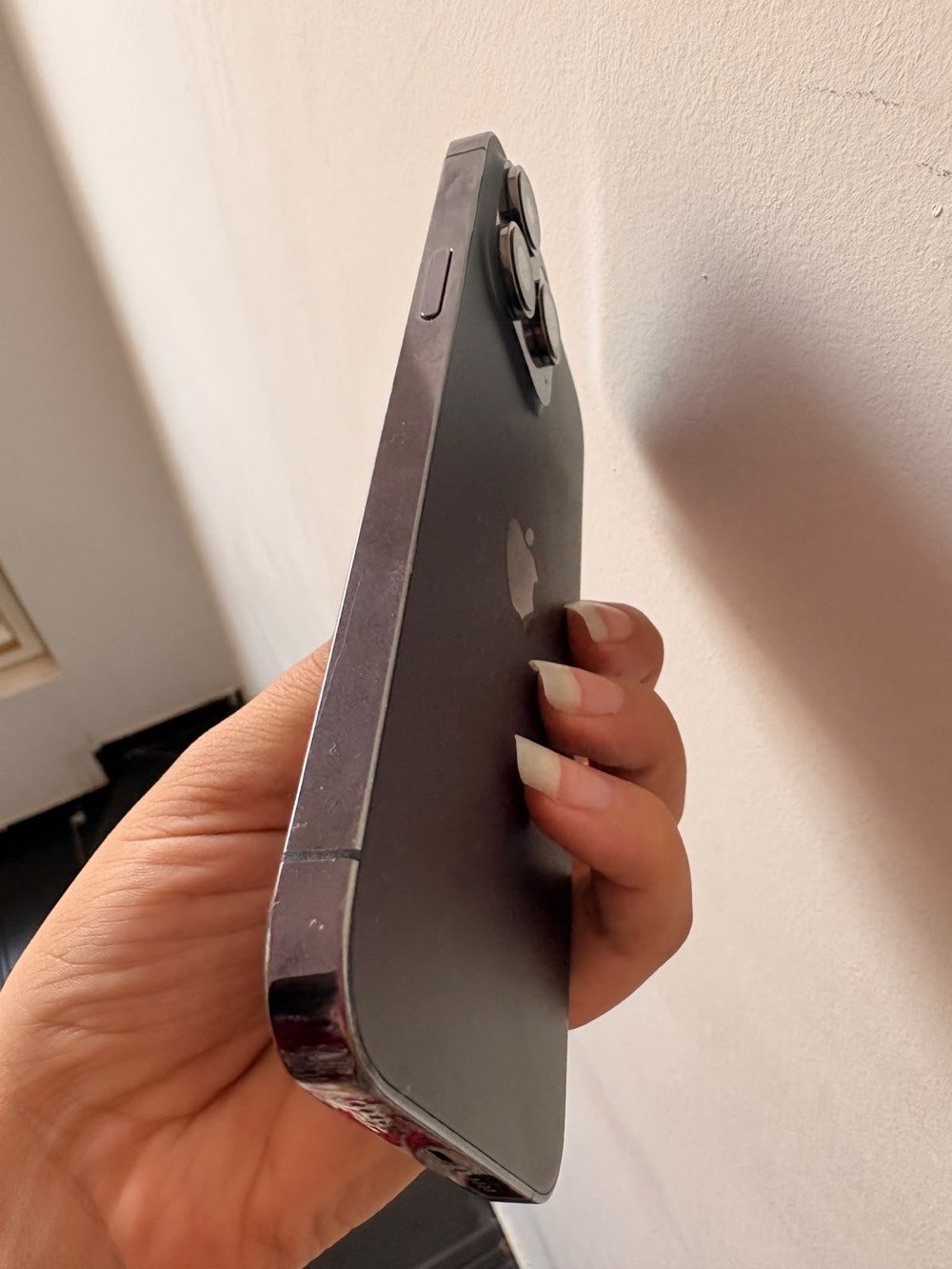 ايفون 14promax
 مامعدل عليها 86%
مبدل شاشه و حاليا بيها فطر 
نظيف كلش 
لون بنفسجي
كارتون موجود