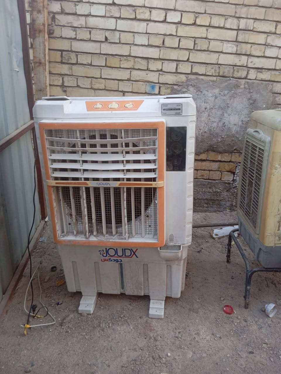 للبيع على الفحص السعر اثنينهم 75الف العنوان مدينة الصدر رقم ***********
