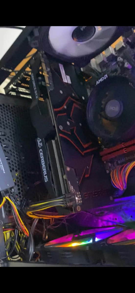 سلام عليكم

CPU 5-3500x 

M.P A320 ASUS

RAM 2*8

GPU GTX 1070TI 8GB ASUS CERBERUS

مبرد ستوك 

بور سبلاي مامتاكد من عنده بس لو 550 او 650 

هارد 128ssd و واحد تيرة كوبي و hhd320 

مكاني نجف كوفة توصيل موجود 

سعر 580 وبيها مجال قليل
***********

نص مكتوب في الصور:
- النظام > حول المعالج AMD Ryzen 5 3500X 6-Core Processor 3.60 GHz ذاكرة RAM المثبتة 16.0 غيغابايت بطاقة الرسومات 8 GB NVIDIA GeForce GTX 1070 Ti مساحة التخزين 350 GB تم استخدام 211 GB من 350 GB إعادة تسمية هذا الكمبيوتر DESKTOP-BP20MVR System Product Name مواصفات الجهاز اسم الجهاز DESKTOP-BP20MVR المعالج AMD Ryzen 5 3500X 6-Core Processor 3.60 GHz ذاكرة RAM المثبتة 16.0 غيغابايت معرف الجهاز 2BE1D243-8FA7-4A34-8087-C7957276EFC8 معرف المنتج 00330-80000-00000-AA382 نوع النظام نظام تشغيل بإصدار 64 بت، ومعالج يستند إلى x64 القلم واللمس لا يتوفر إدخال باللمس أو بالقلم لجهاز العرض هذا ارتباطات ذات صلة اتصال أو قاعدة المعارف حماية النظام إعدادات النظام المتقدمة مواصفات Windows الإصدار Windows 11 Pro الإصدار 21H2 تم التثبيت في ٢٠٢٦/٩/١٩ إصدار نظام التشغيل 22000.1108 تجربة حزمة تجربة ميزة Windows 1000.22700.1108.0 إضافية خدمات Microsoft
