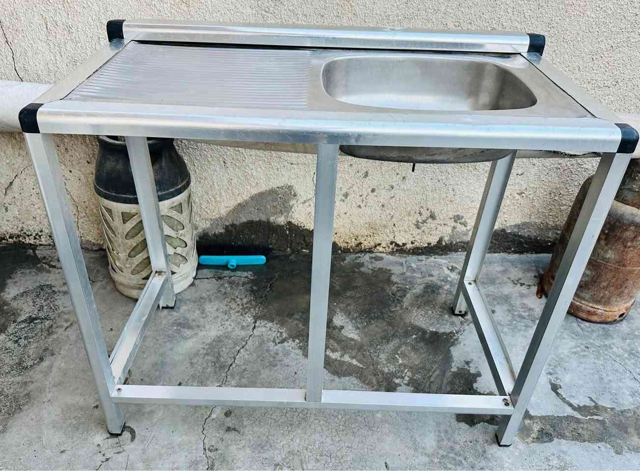 سنگ المنيوم وميز بلازمه السعر ١٠٠ الف ثنينهم بغداد العامريه *********** بغداد, العراق
