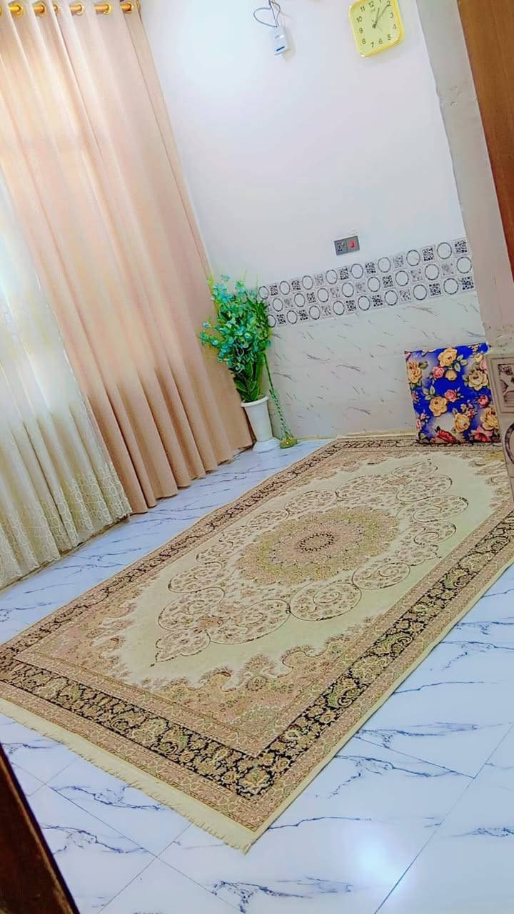 مشتمل للبيع المساحة ١٠٠م مربع ١٠*١٠
بناء طابوق متوفره كافة الخدمات ماء وكهرباء ومجاري عنوانه كوت حي الحكيم شارع أفران المرتضى السعر ٣١ مليون وقابل للتفاوض للأستفسار مراسلتي على الخاص او الاتصال على ***********
