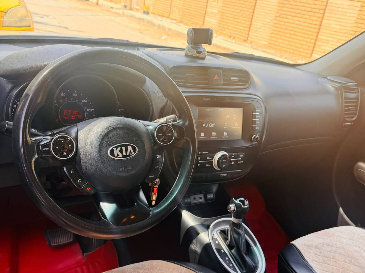 السلام عليكم
كيا سول 2019 وارد امريكي رقم بابل تحويل مباشر
محرك 2000
ضربتها جاملغ وشويه من البنيد + طخات بسيطه واضحه بالصور
نقصها فقط تبريد
السعر 115 وبيها مجال 
مكاني حله
***********
