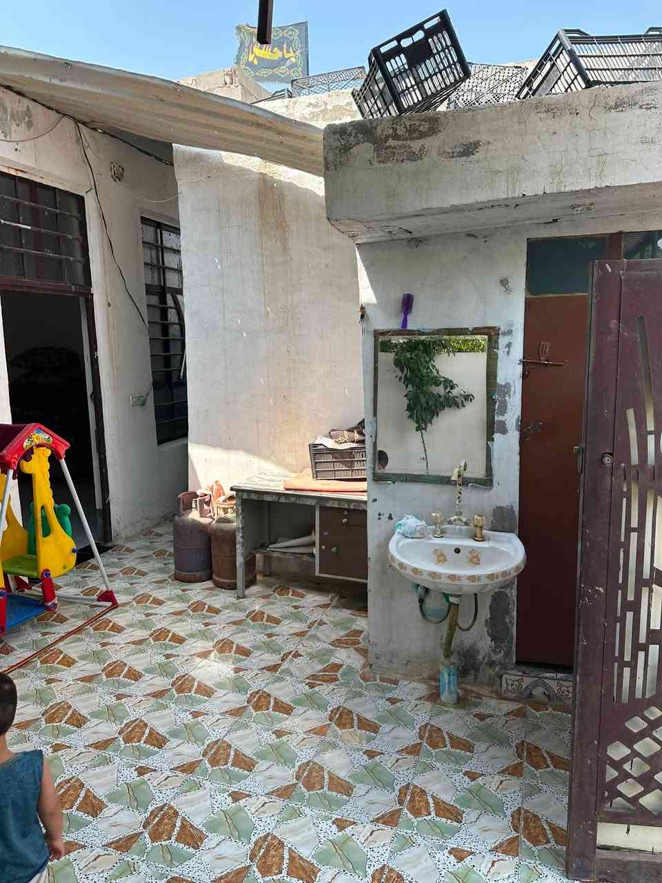 السلام عليكم….للبيع بيت عدد2 اصلاح زراعي مكاتبه….قرب حي ابو سديره البناء طابوق السقف عكاده نظيف جداا
المساحه الكليه للبيت الواحد👈150م
الوجه👈10م
النزال 👈15م
السعر👈35مليون مع المجال
الاستفسار مكتب امجد العلواني للعقار
حي17 مقابل مدرسة العراق الجديد
(***********)
