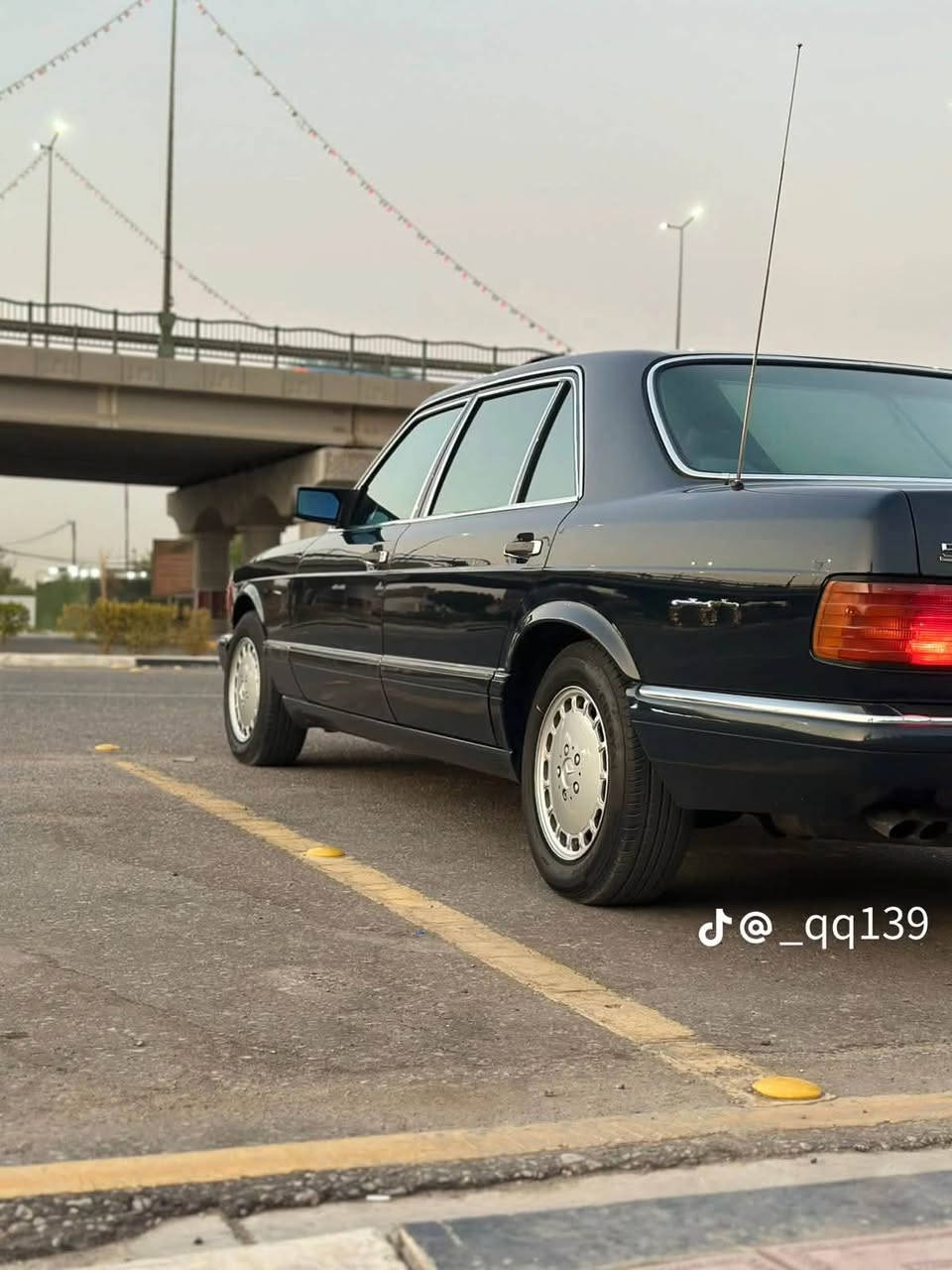 السلام عليكم جامبو للبيع  موديل1991 لون حبري مكفولة كفالة عامة من الضربة او الصبغ وارد يابان ماعدا شبر بالجاملغ الامامي صبغ فقط رقم بغداد تحويل ثاني يوم باسمي سلايت روف شغال باب طويل مكينة وكير كفالة 560 اصل 8 سلندر كشنات الامامية والخلفيات كهرباء اربعة جام كهرباء تدفئة كشنات الامامية والخلفيات السيارة بحالة الوكالة ستيرن كهرباء حدادية جديدة تدفئة تبريد شغالة ثلج تخم تاير جديد دبل مروحة بردة خلفية كهرباء دبل فيت بم***********
