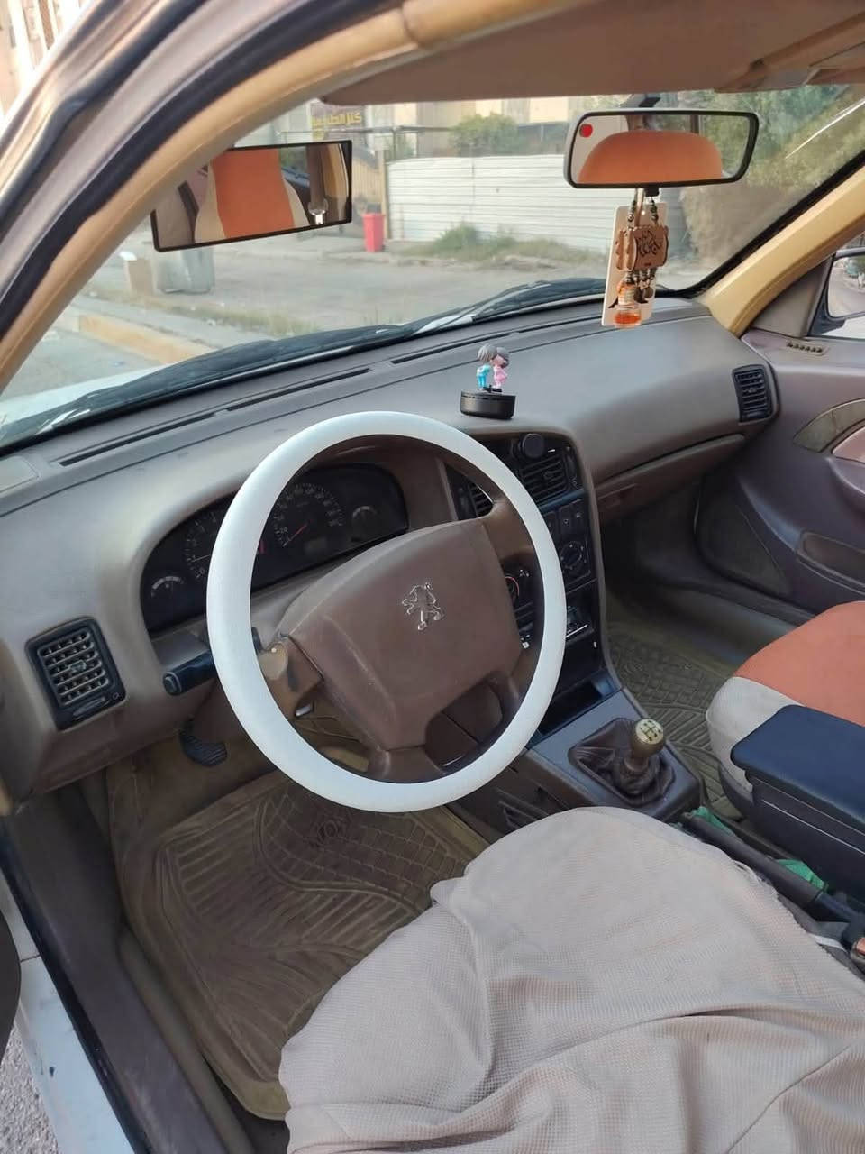 السلام عليكم
بيجو لميس ٢٠١٢ للبيع 
رقم انكليزي بأسمي 
مكينه بيها تنقيص قليل وهنه كلهن اينقصن كير كفاله تبريد ثلج 
قوايش وباتري وتخم ويل وتخم تاير وكلج جديد 
كهربائيات كلها شغاله 
صدرها نص عمر  
بيها جاملغ امامي مبدل اثر طخه مواصله للغد وجاملغ خلفي بي طخه مصلح ومصبوغ 
اني مكلف بلنشر اتصال او واتساب ع هذا الرقم  ***********  متواجد وتساب فقط 
مكاني شهداء السيديه 
السعر ٣٥ وبيها مجال
