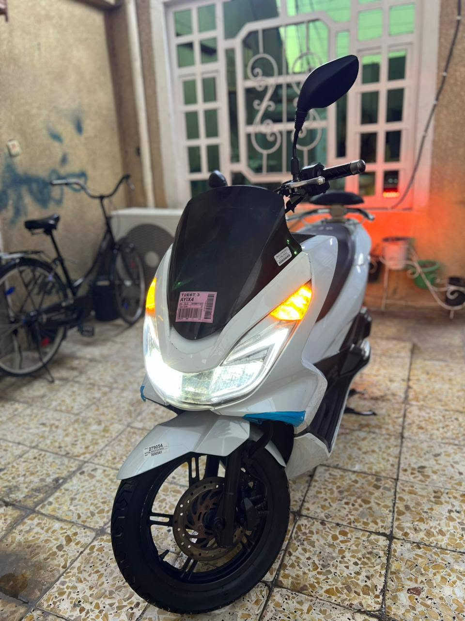 السلام عليكم
واتساب رقم اتصال فقط
دراجه Pcx if ياباني 
دراجه ناعمه جديده حلوه كلشي شغال مابيها اي نقص شوفت عينك تجوه مرايات 
المكينه جديده ناعمه برغي مامفتوح 
العنوان بغداد شهداء البياع 
الرقم ***********
السعر مليون و600ومجال
