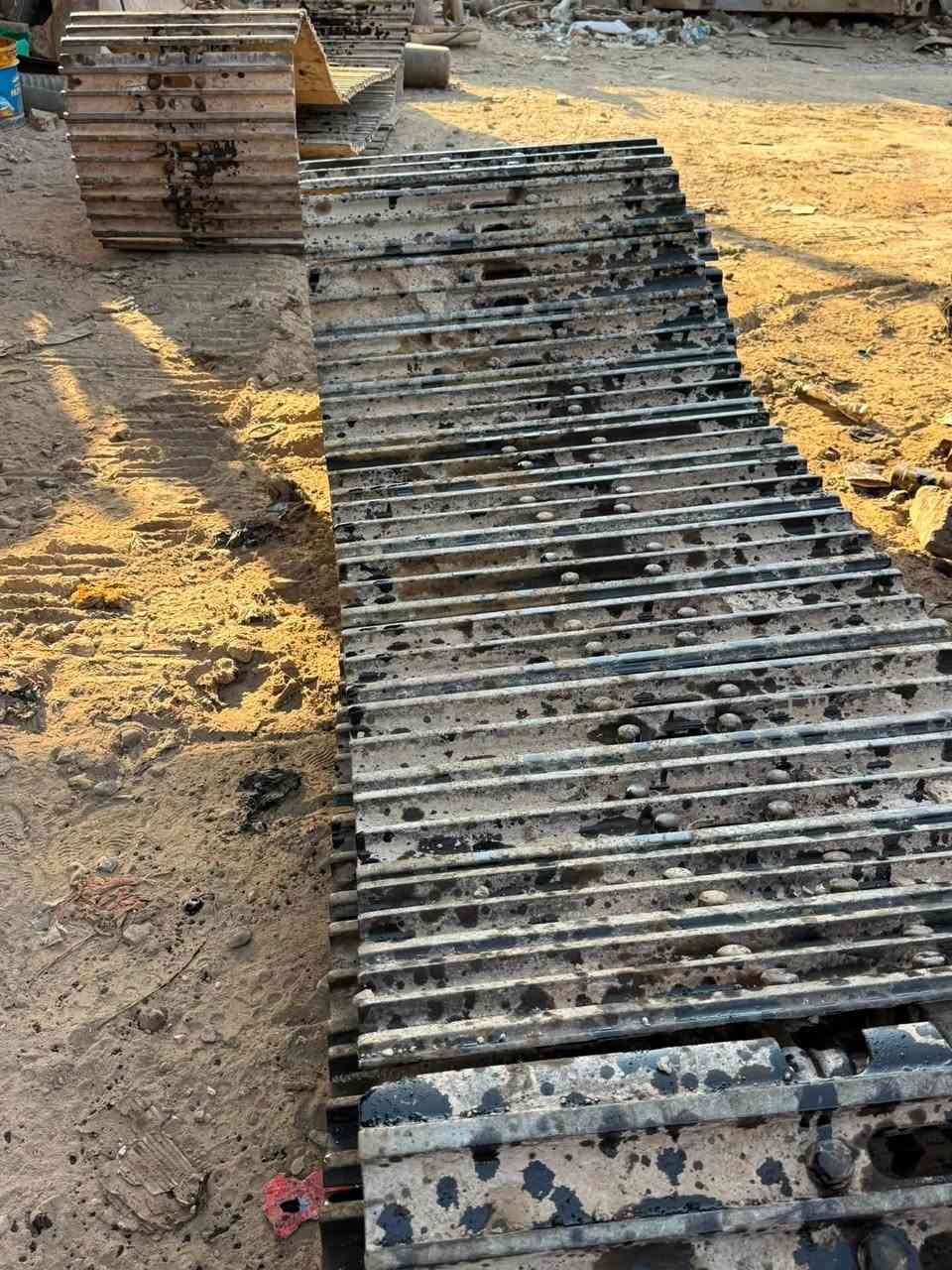 زوج زناجيل حفاره 210 LC تم التجفيت التك الاول تم قلب البوش واعاده استخدامها التك الثاني تغيير بوش مستعمله حسب رغبه الزبون 

گراج ابو مالك 
لتصليح كافه انواع زناجيل المكائن الثقيله 
احجام صغيره متوسط عملاق باحدث اجهزه البريص 
قطع غياره مستخدم وجديد  
📍بغداد جرف النداف *********** واتساب 
‭***********‬
