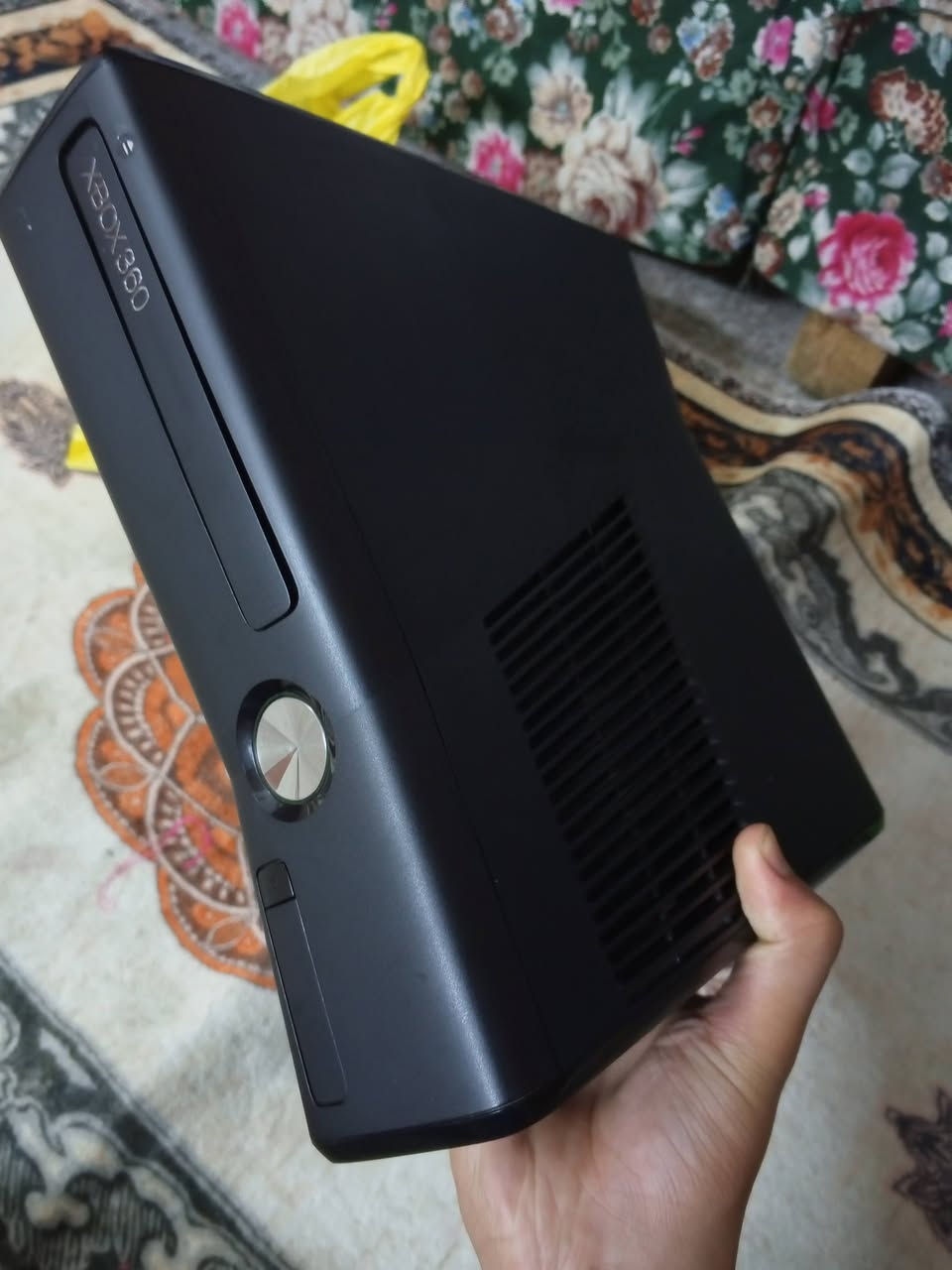 للبيع اكس بوكس 360 سلم مهكر نضيف هارد 250 بي 37 لعبه نضام اروره كامل ملحقات يده وايرليس اصليه ومحوله مالته نضيف وكامل سعر 100 بي مجال قليل مكاني بغداد رقم ***********
